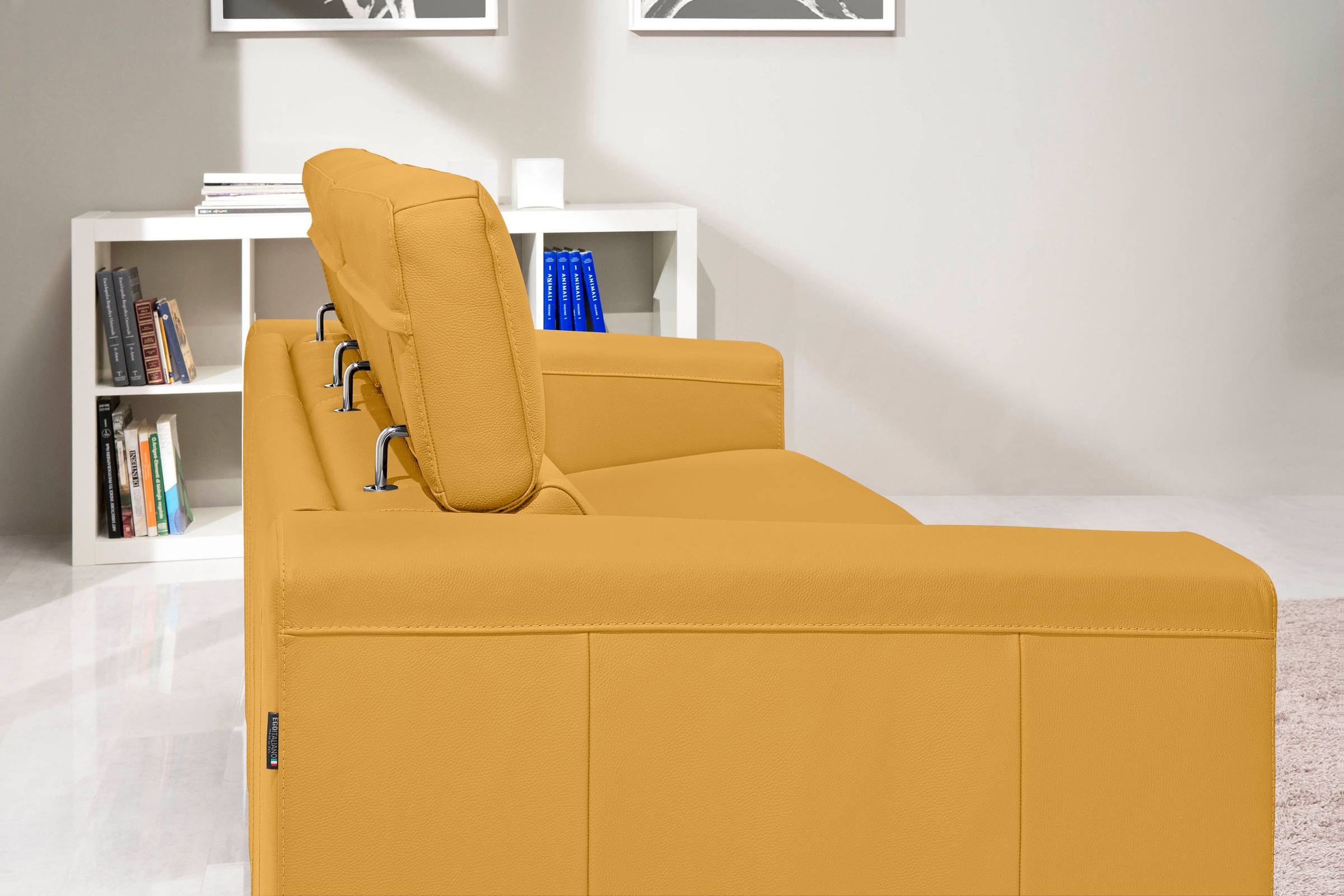 Egoitaliano Schlafsofa »Cabiria, Design und super Sitz- und Liegekomfort«, Sofa inkl. Schlaffunktion, Kopfteile verstellbar, mit Metallfüßen