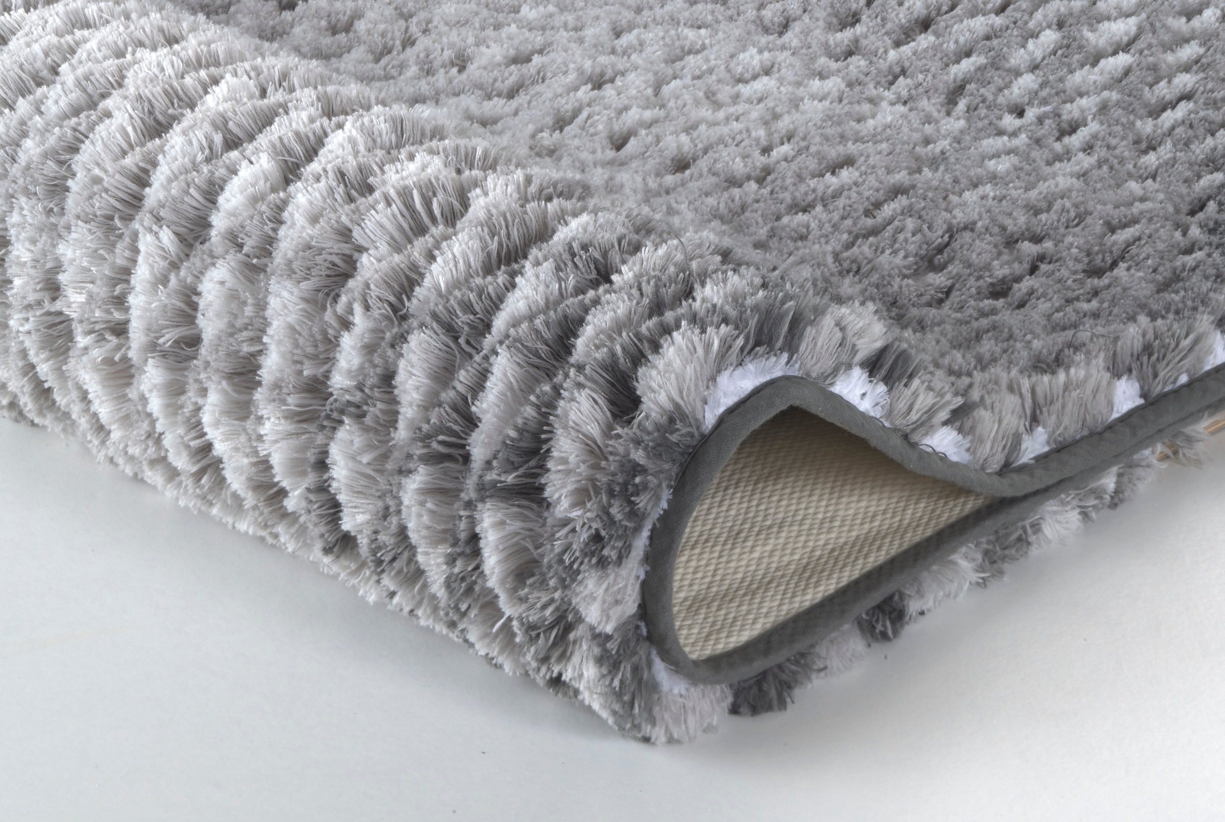Kleine Wolke Badematte »Cory«, rutschhemmend beschichtet, fußbodenheizungsgeeignet, Badteppich, modischer Farbverlauf, Hoch-Tief Effekt, waschbar