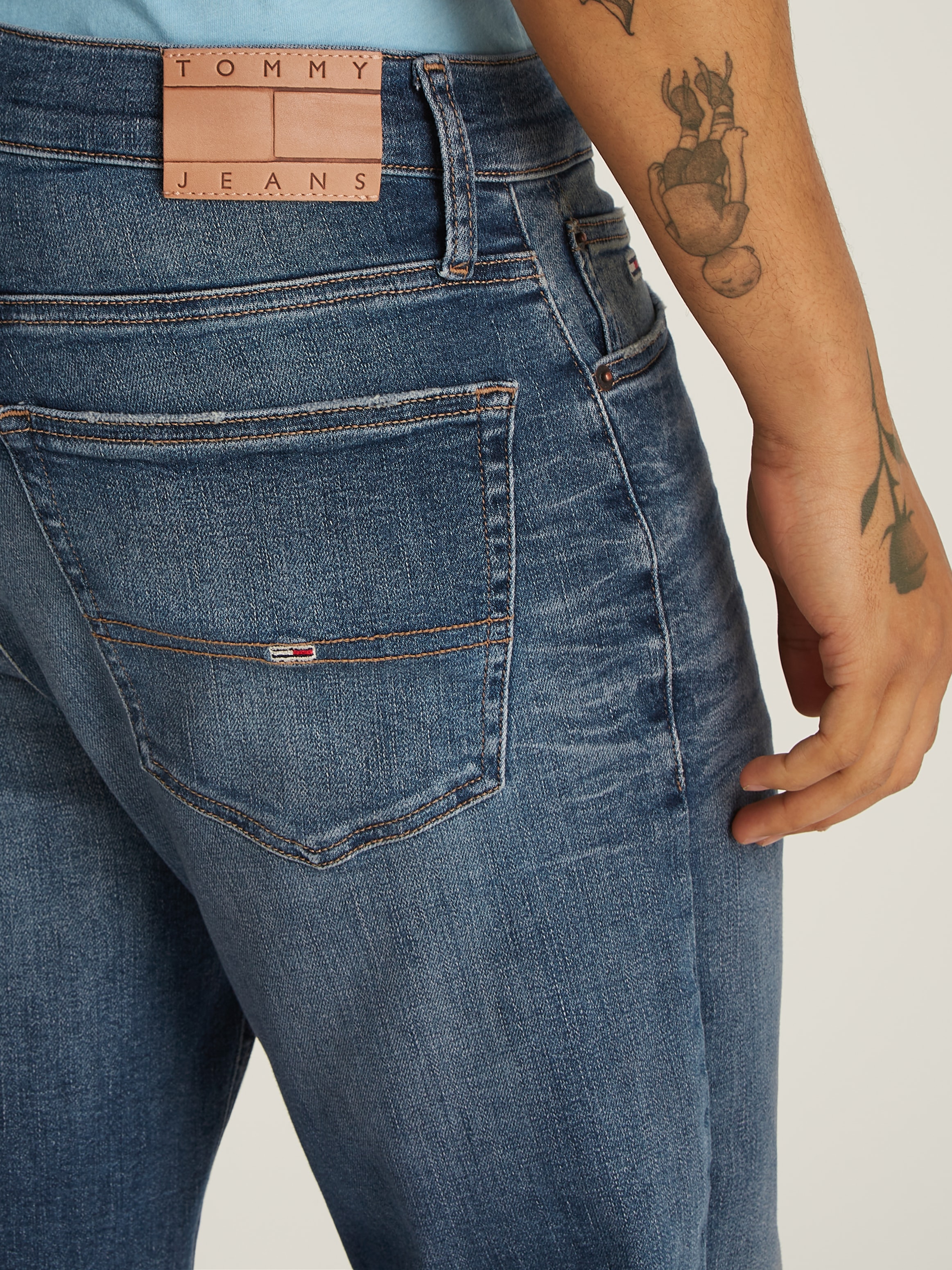 Tommy Jeans Slim-fit-Jeans »RYAN SLIM STRAIGHT«, mit Logoprägung