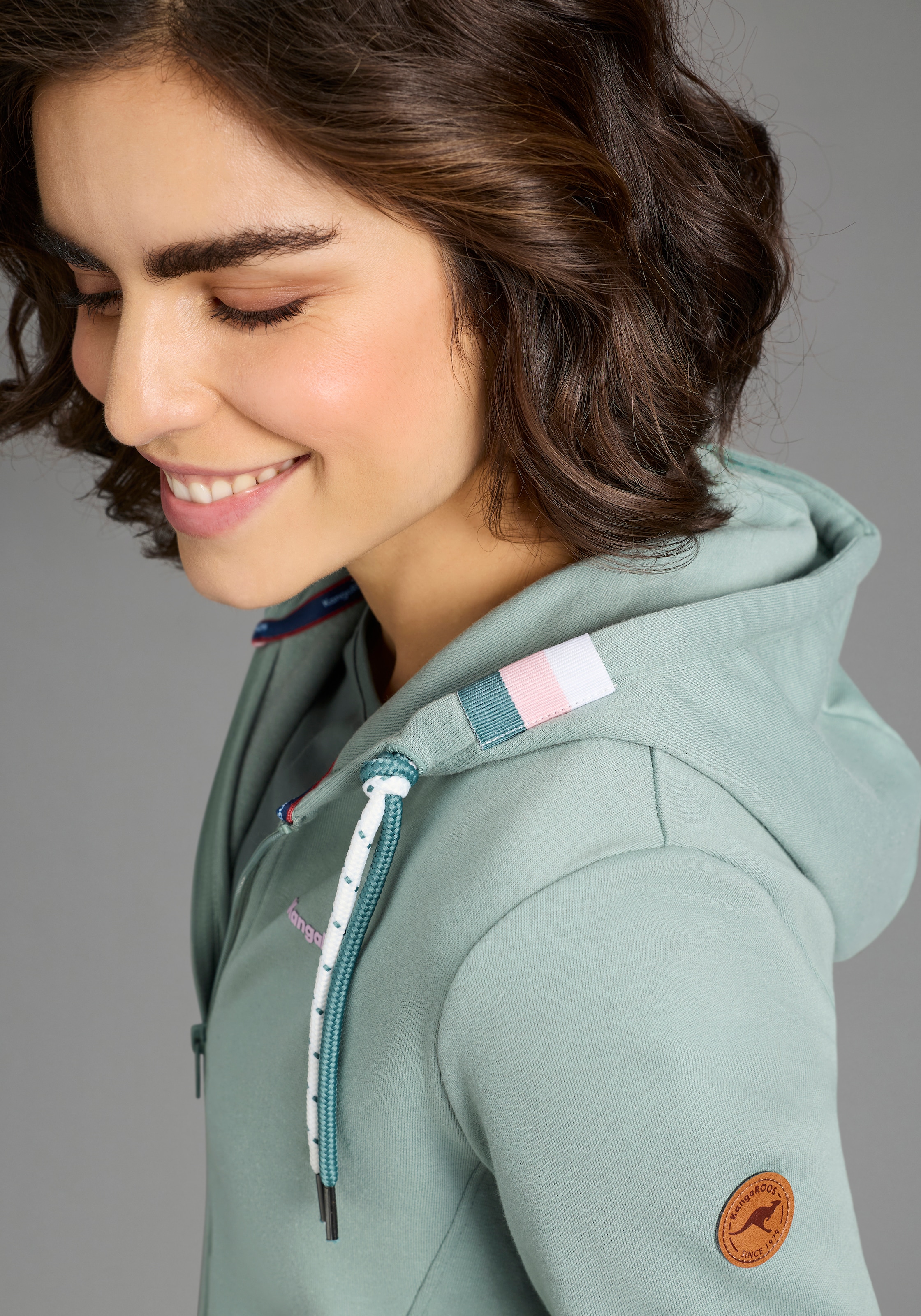 KangaROOS Kapuzensweatjacke mit Kapuze und Kordelzug, aus Baumwolle und Polyester