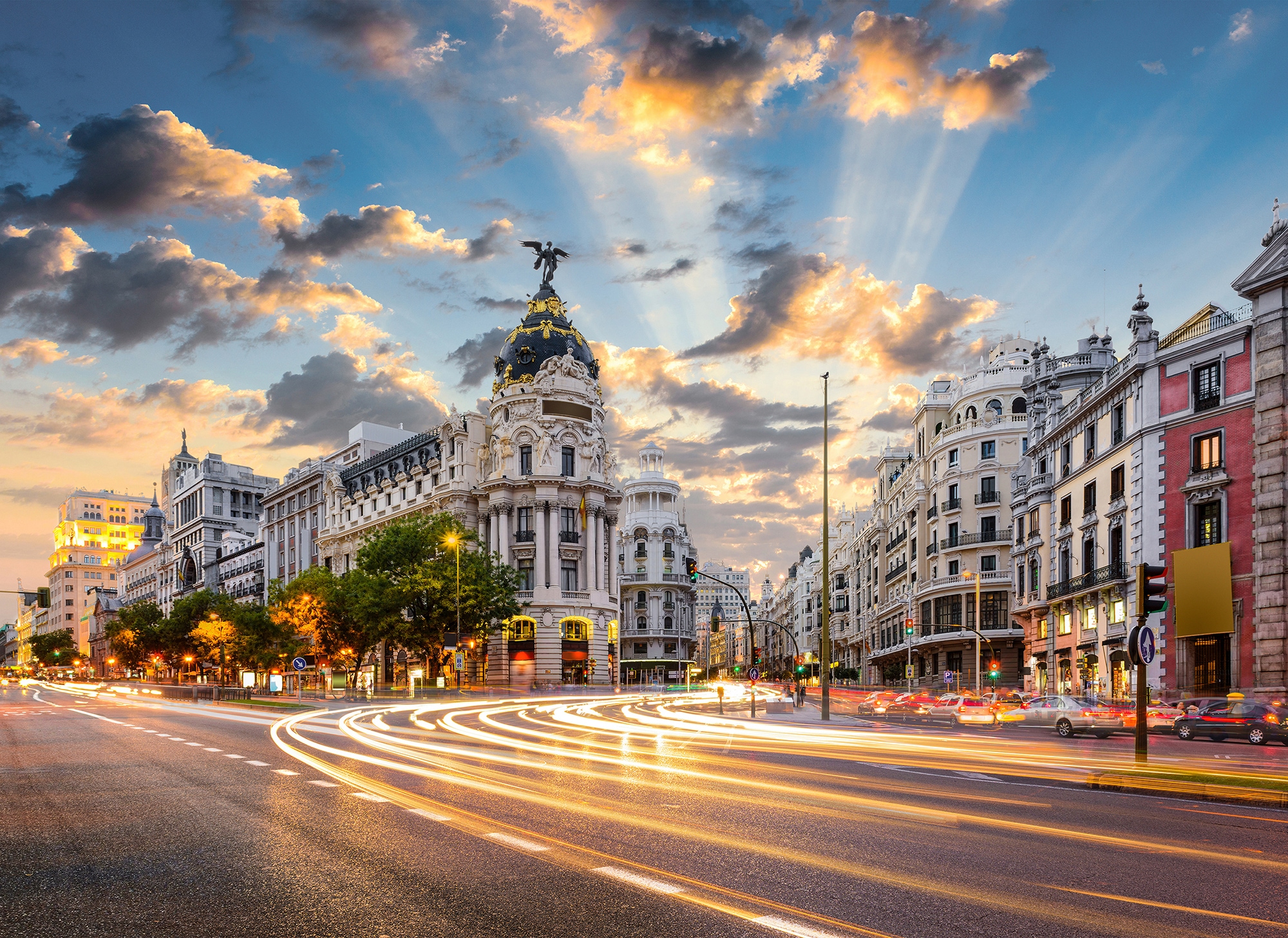 Fototapete Gran Via Madrid Blau Grau Weiß Gelb 3,50 m x 2,55 m FSC® günstig online kaufen