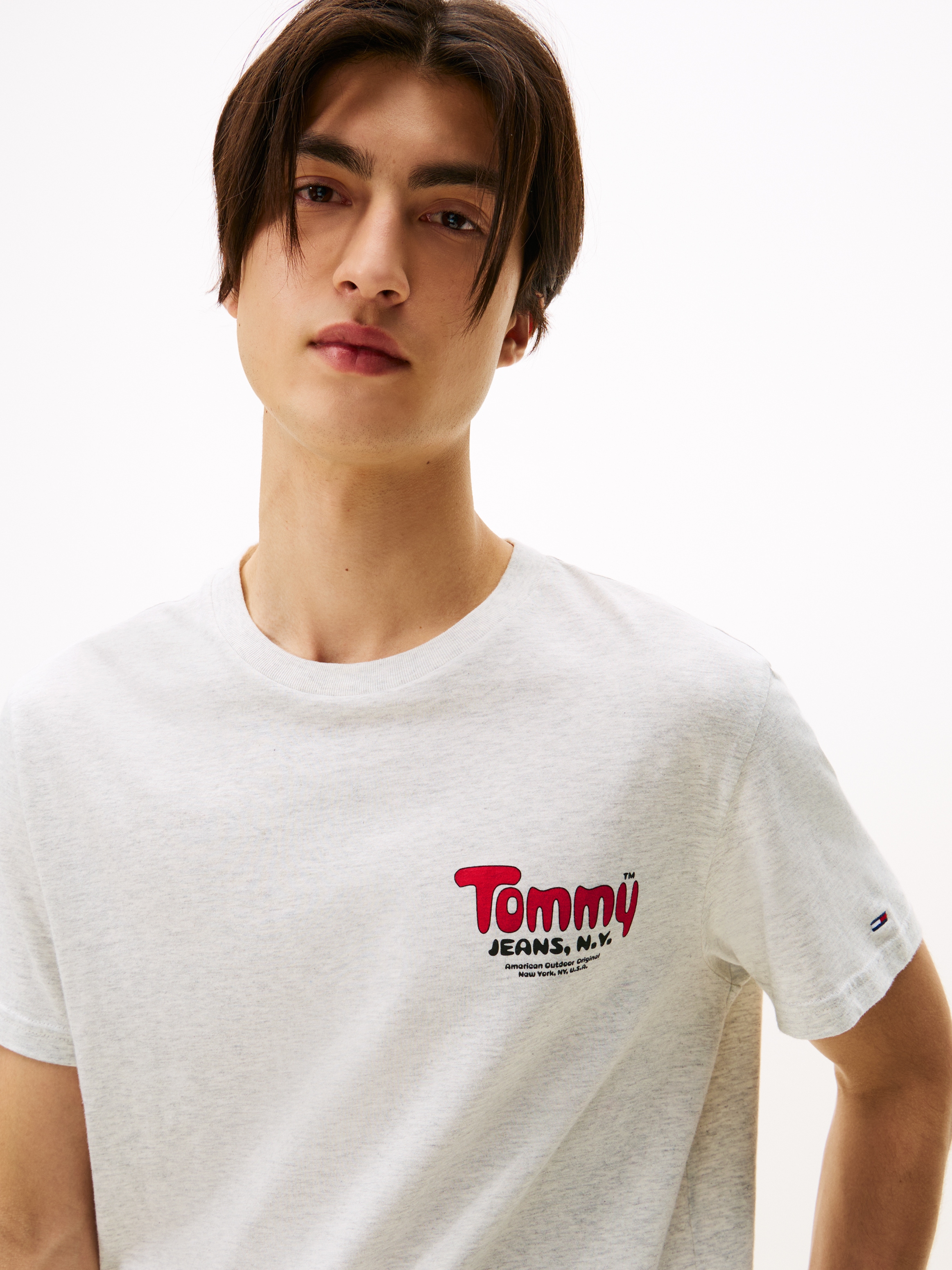 Tommy Jeans T-Shirt »FONT PLAY TEE« Slim fit mit Rundhalsausschnitt