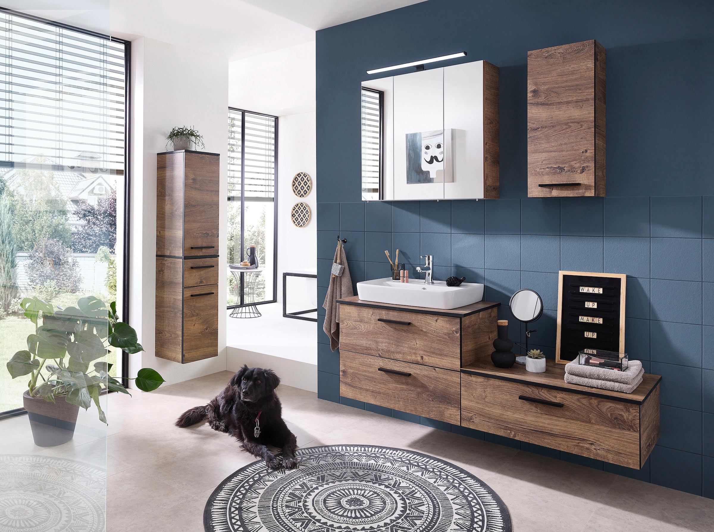 Saphir Spiegelschrank »Quickset 374 Badschrank, 3 Spiegeltüren, 6 Einlegeböden, 75 cm breit« inkl. LED-Beleuchtung, Türdämpfer, Schalter-/Steckdosenkombination