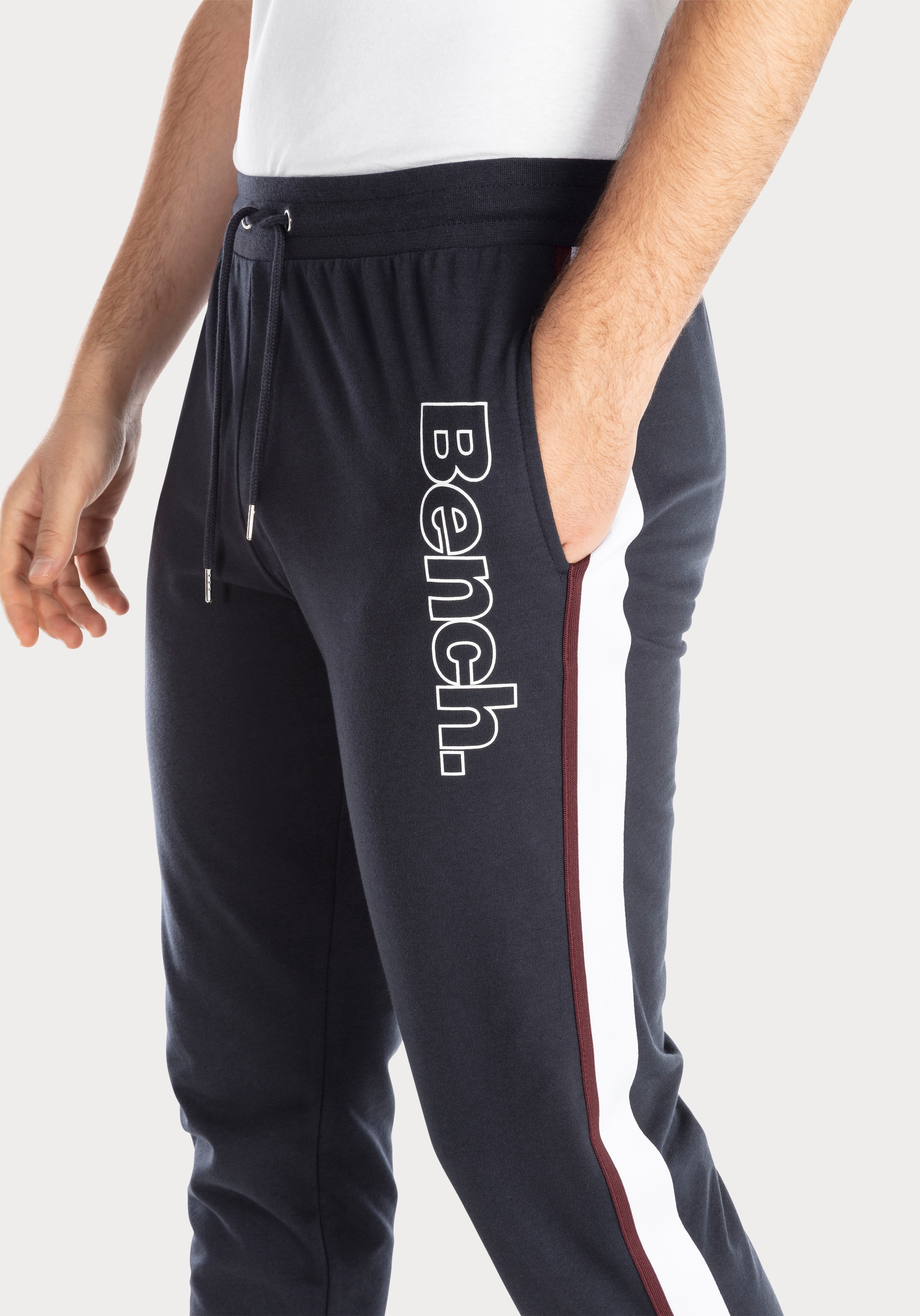 Bench. Loungewear Sweathose, mit aufgesetzten Streifen an der Seite und Logodruck