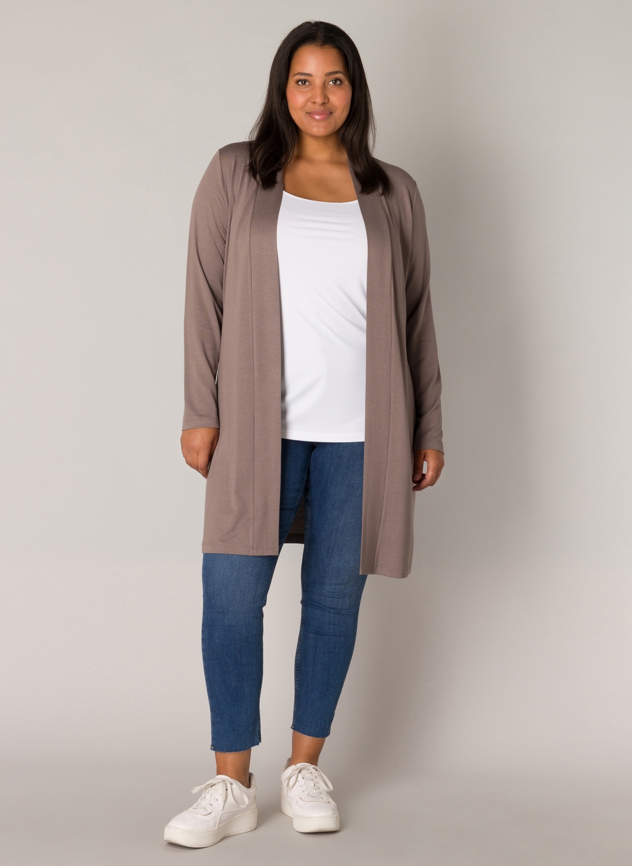 Base Level Curvy Longstrickjacke »Ayla Long«, Figurumspielende, weiche Strickqualität