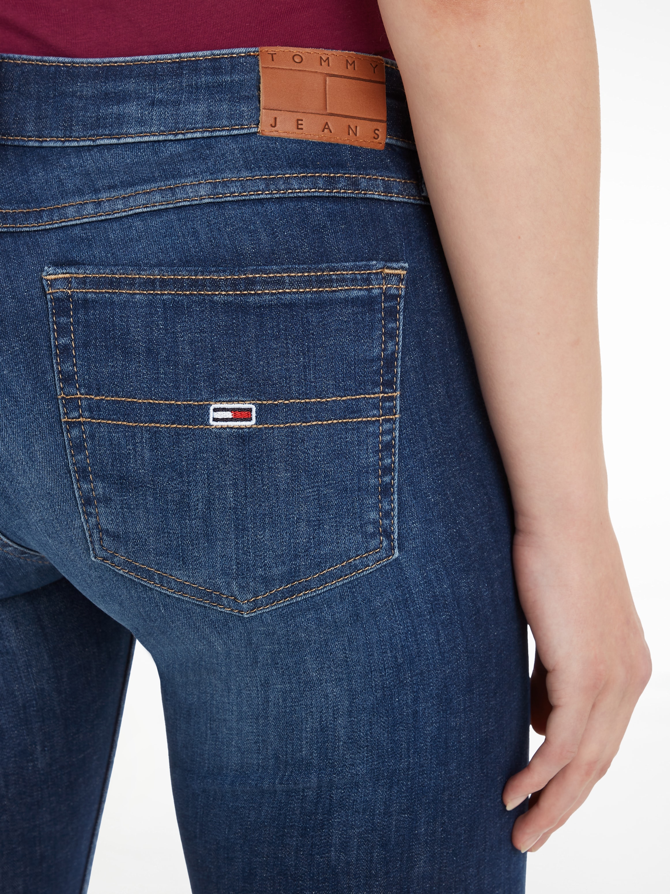 Tommy Jeans Skinny-fit-Jeans »Tommy Jeans Damenjeans Low Waist Skinny«, mit Waschung, Logo-Badge