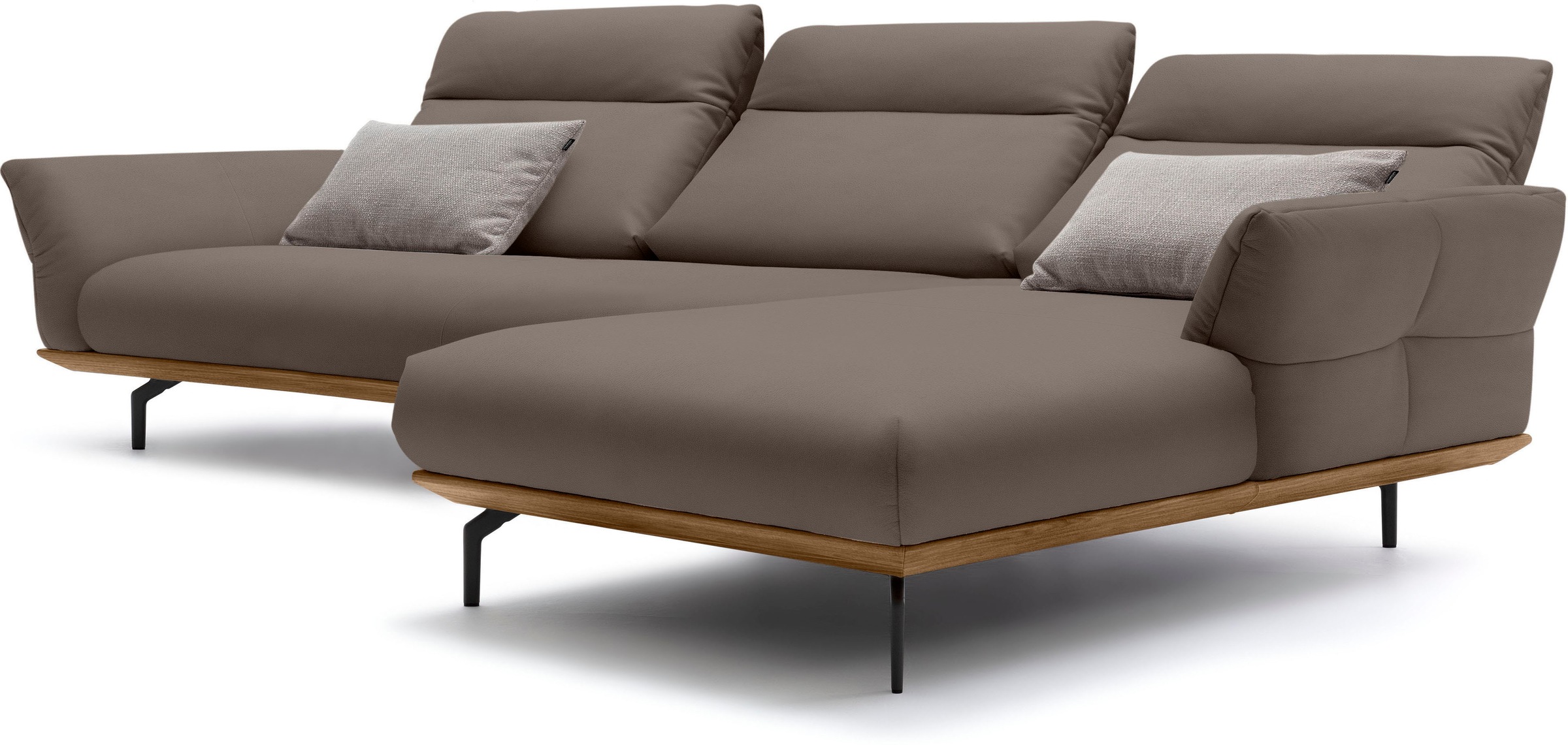 Creation BY ROLF BENZ Ecksofa »CR.460«, Sockel in Nussbaum, Winkelfüße in Umbragrau, Breite 338 cm