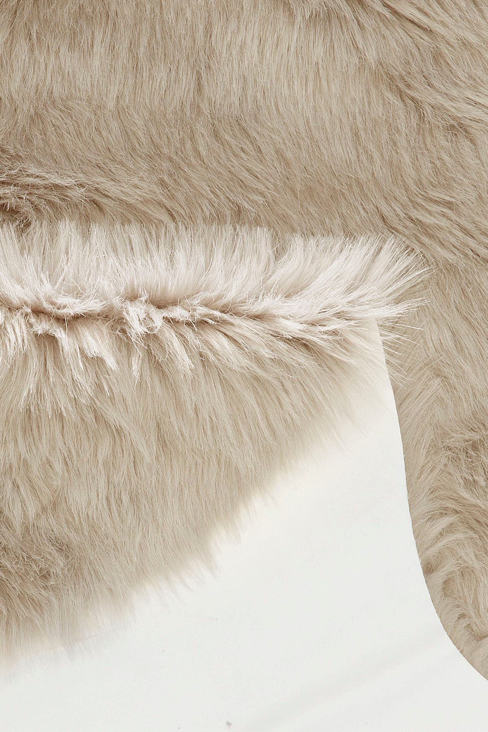 Home affaire Hochflor-Teppich »Valeria Fellteppich kuschelig«, fellförmig, 60 mm Höhe, Kunstfell, Fellform, weiche Teppiche, Schlafzimmer, Wohnzimmer