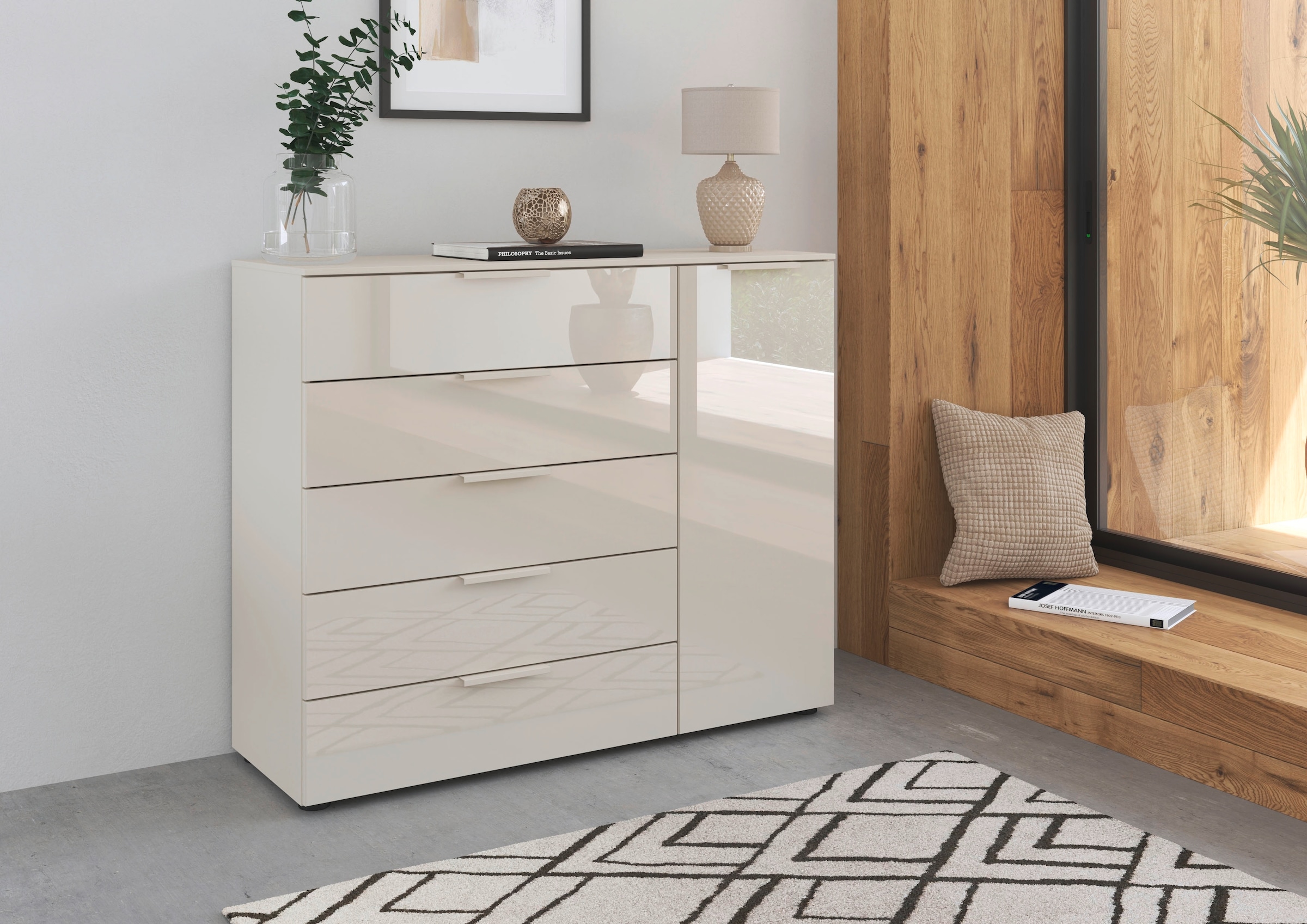 rauch Schubkastenkommode »Kommode Türkommode Sideboard Kombikommode FLIPP mit Glasfront« Breite 120 cm mit 2 Einlegeböden,  1-türig mit 5 Schubladen und Soft-Close-Funktion sowie Glasfront