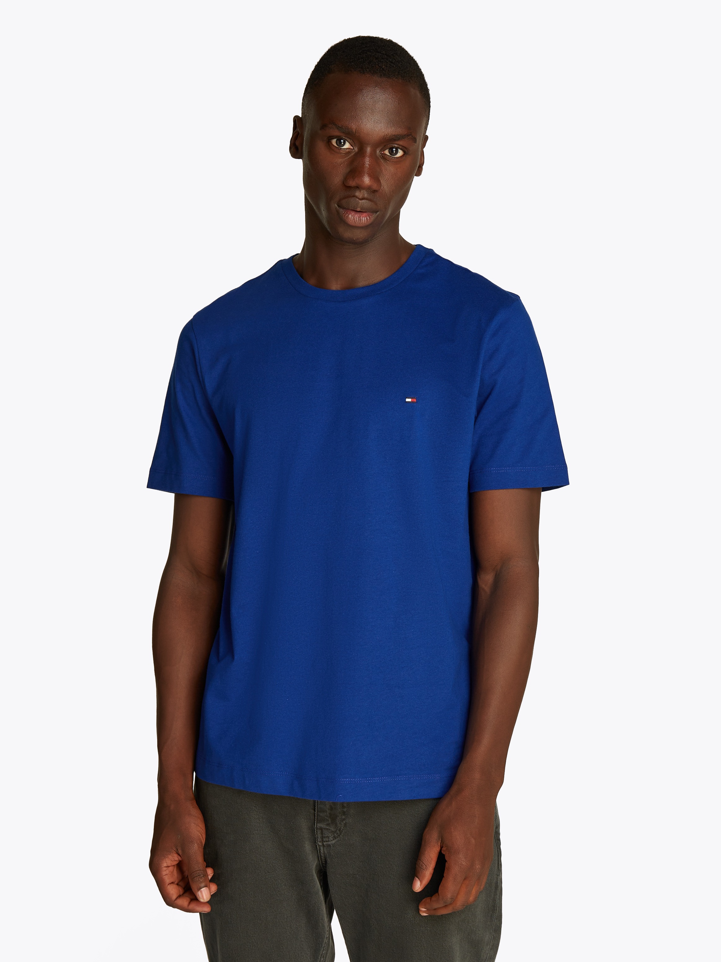 TOMMY HILFIGER T-Shirt »ESSENTIAL REG FIT SOLID TEE mit Stickerei und Rundhals« unifarben, casual, regular fit, Baumwolle, Rundhals Wedge Blue L L...