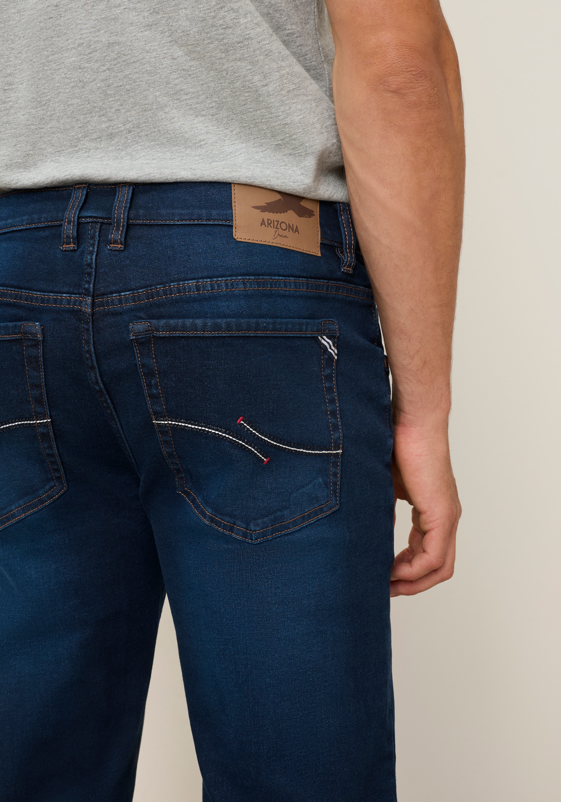Arizona Straight-Jeans gerader Straight-Fit, aus elastischem Denim, niedrige Leibhöhe