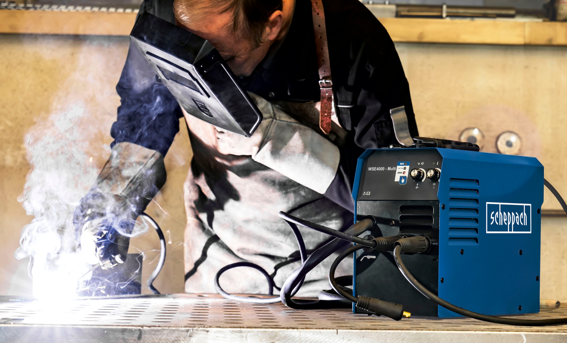 Scheppach Elektroschweißgerät »WSE4000«, MIG, MMA, TIG, 120A, inkl. 2 Schweißdüsen, Schweißschirm, Drahtbürste