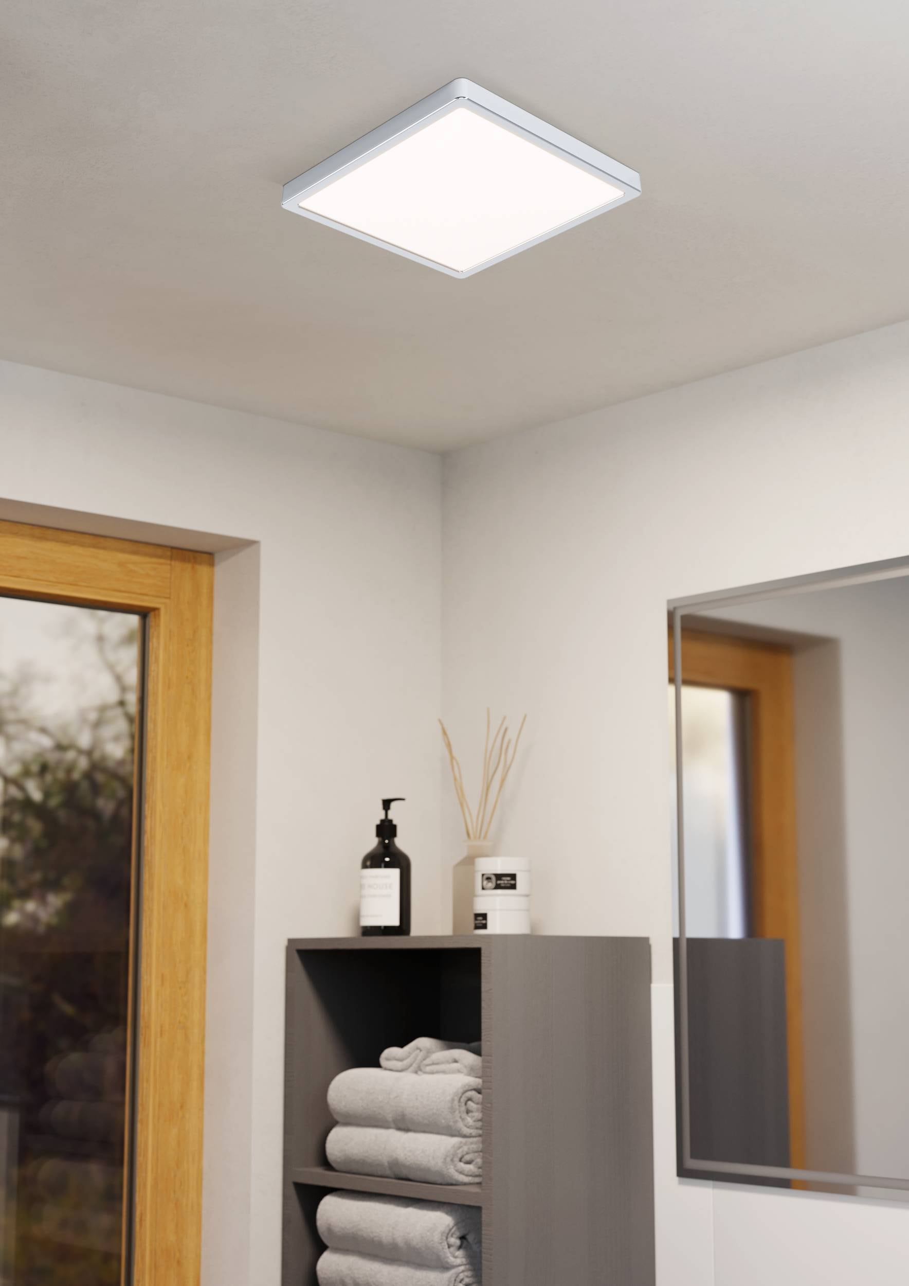 EGLO Aufbauleuchte »Fueva 5 Deckenlampe, Badlampe, Stahl und Kunststoff, chrom, weiß, IP44« LED-Modul 1 Stk. Warmweiß