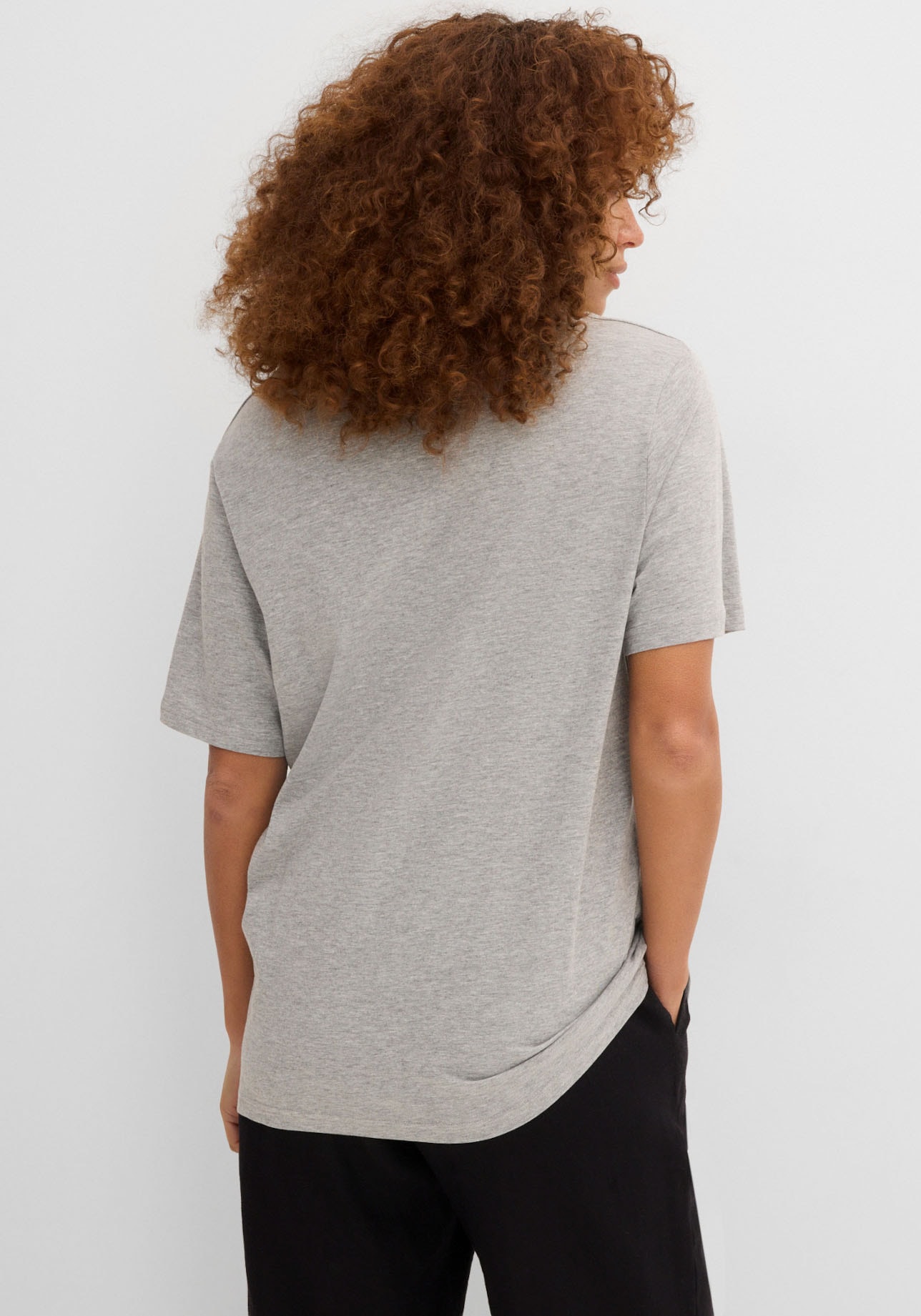 bonprix Longshirt »Weites Long-Shirt mit V-Ausschnitt, Kurzarm (5er Pack)« Packung, 5 tlg. lockere Passform, Kurzarm, mit V-Ausschnitt, unifarben