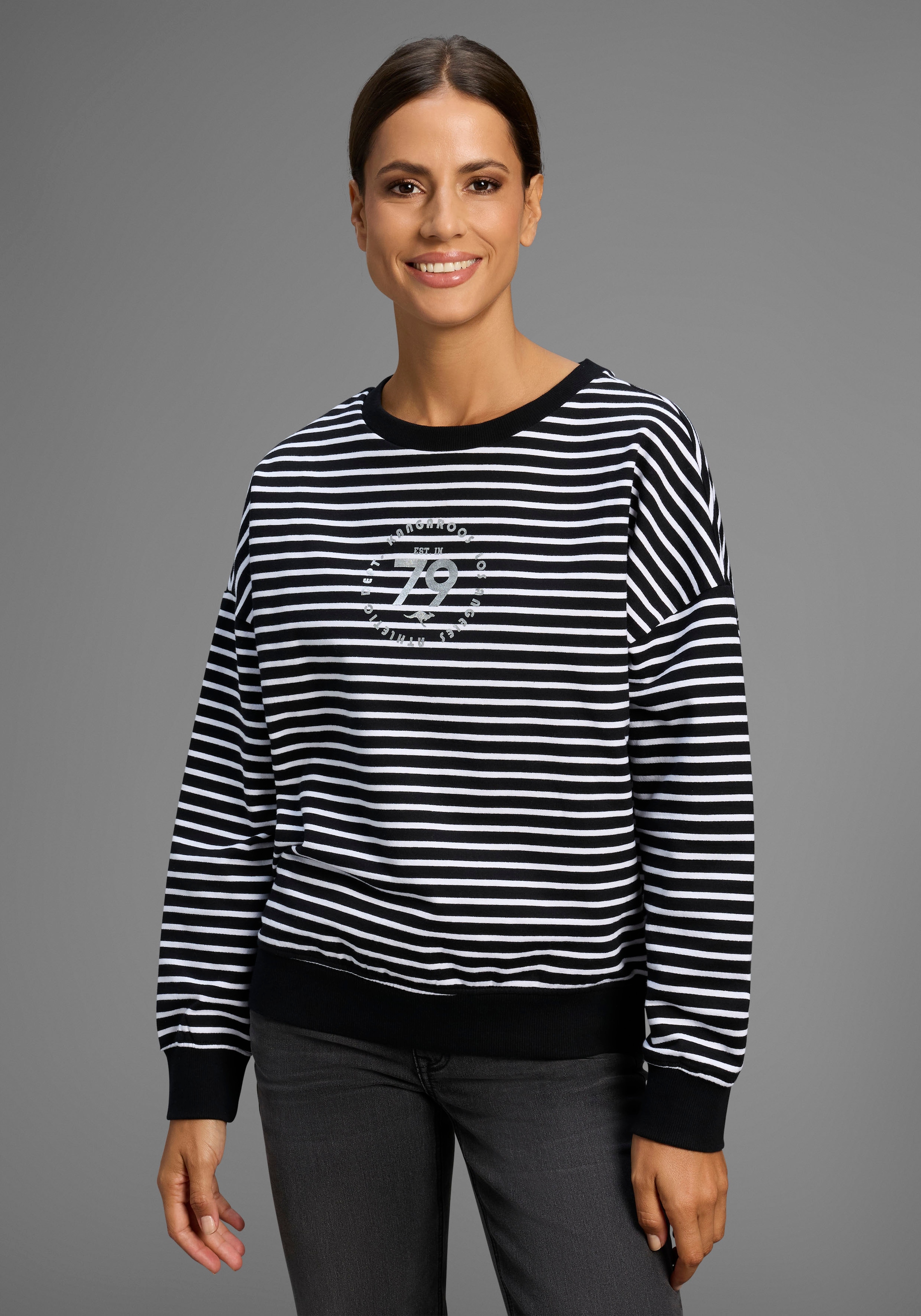 KangaROOS Sweatshirt, im Oversize Look mit schimmerndem Frontprint