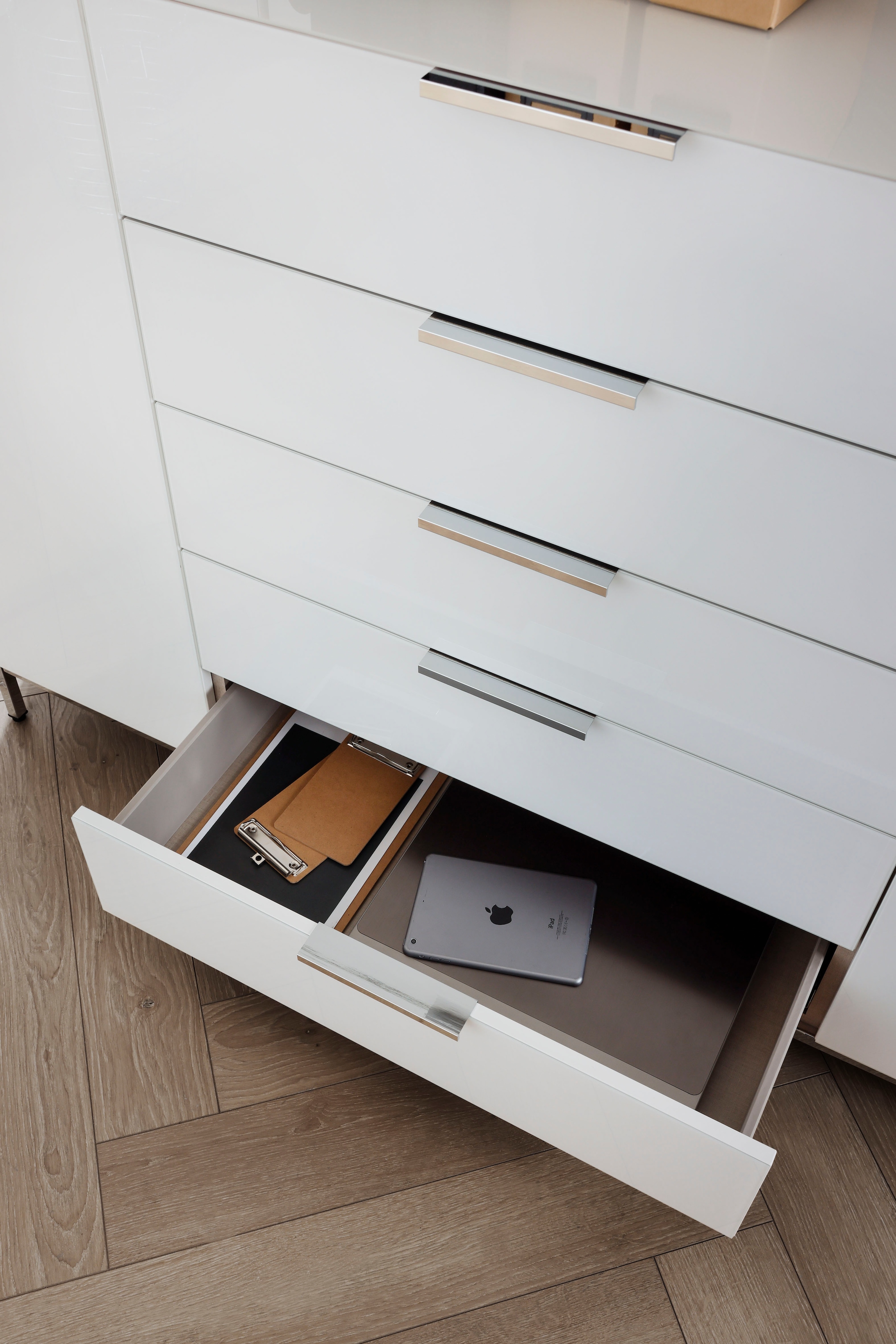 rauch Kombikommode »Kommode Türkommode Sideboard Kombikommode FLIPP«, (Breite 120 cm mit 2 Einlegeböden), 1-türig mit 5 Schubladen und Soft-Close-Funktion
