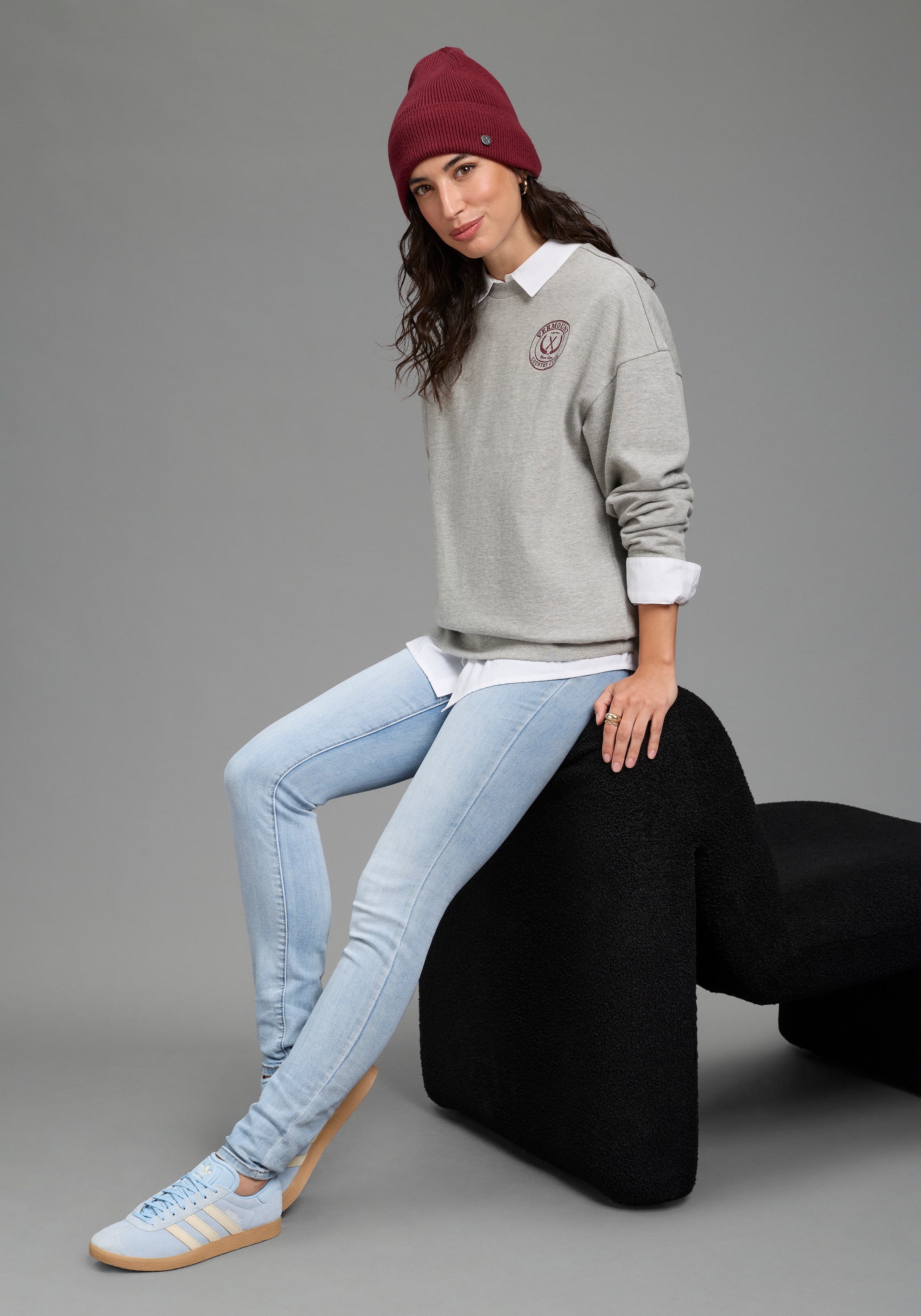 Laura Scott Sweater , in klassischer Basicform mit Heritage Druck
