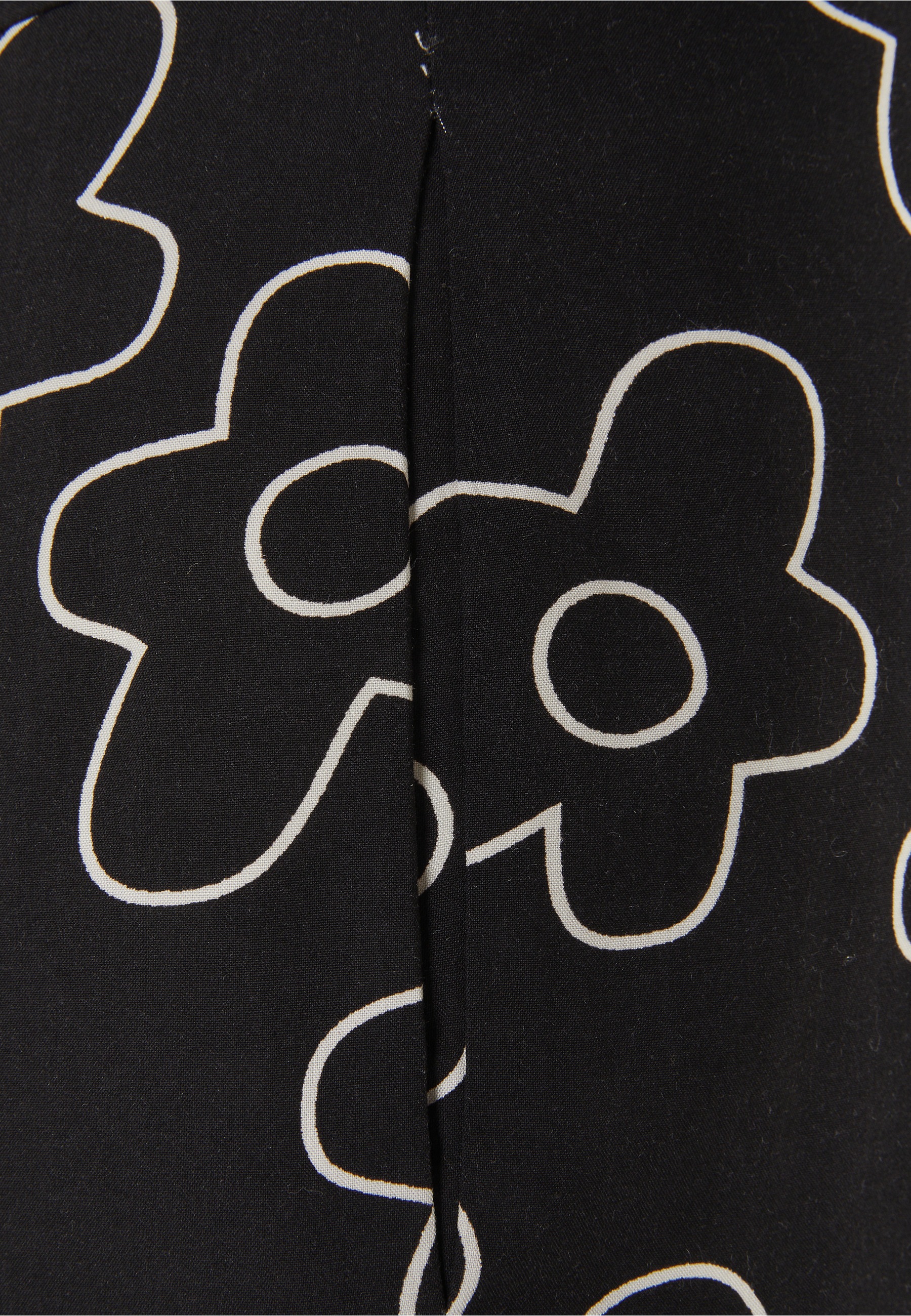 URBAN CLASSICS Jumpsuit »Urban Classics Damen Ladies Short Viscose Belt Jumpsuit« 1 Stk.