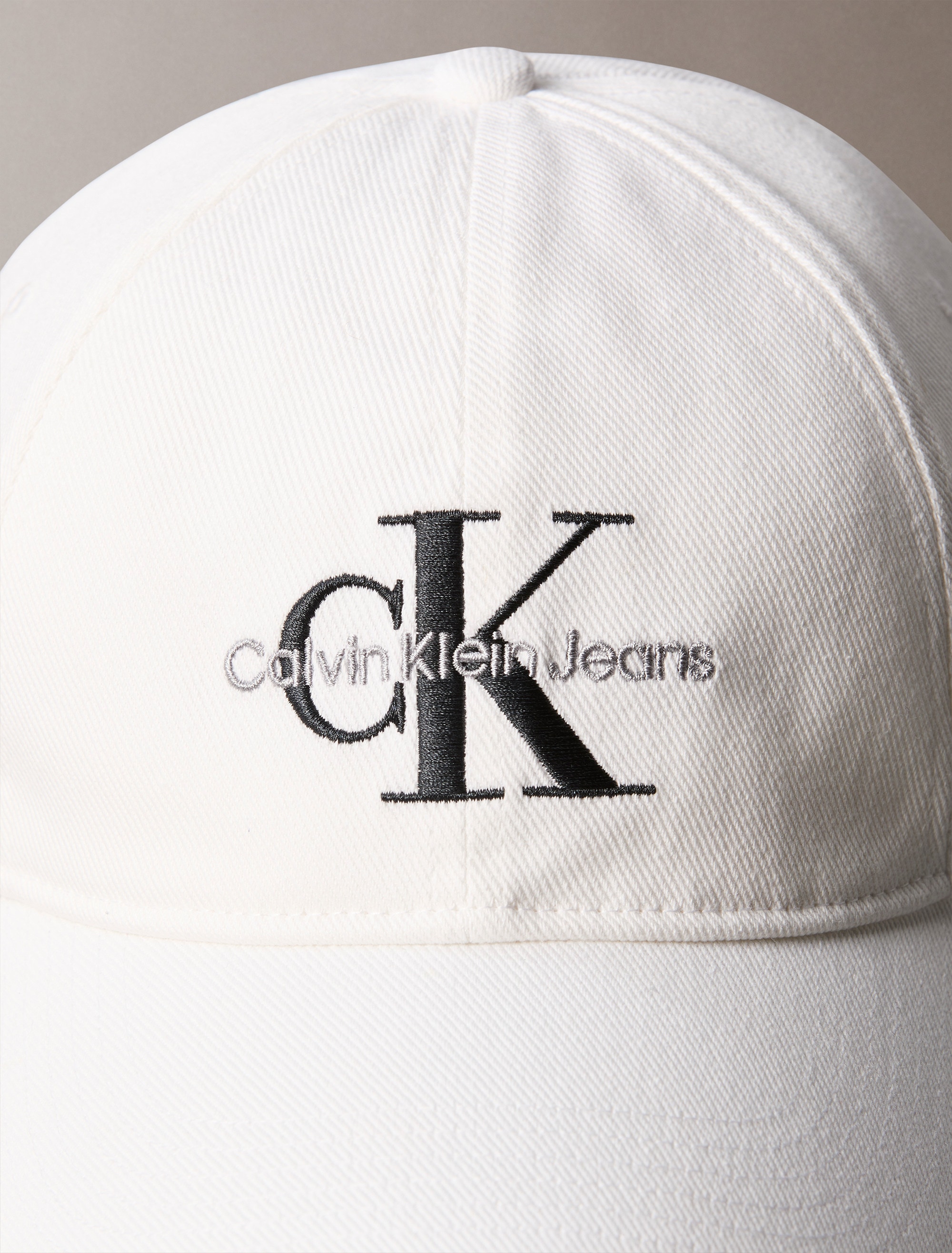 Calvin Klein Jeans Baseball Cap »MONO LOGO EMBRO CAP«, mit Logostickerei
