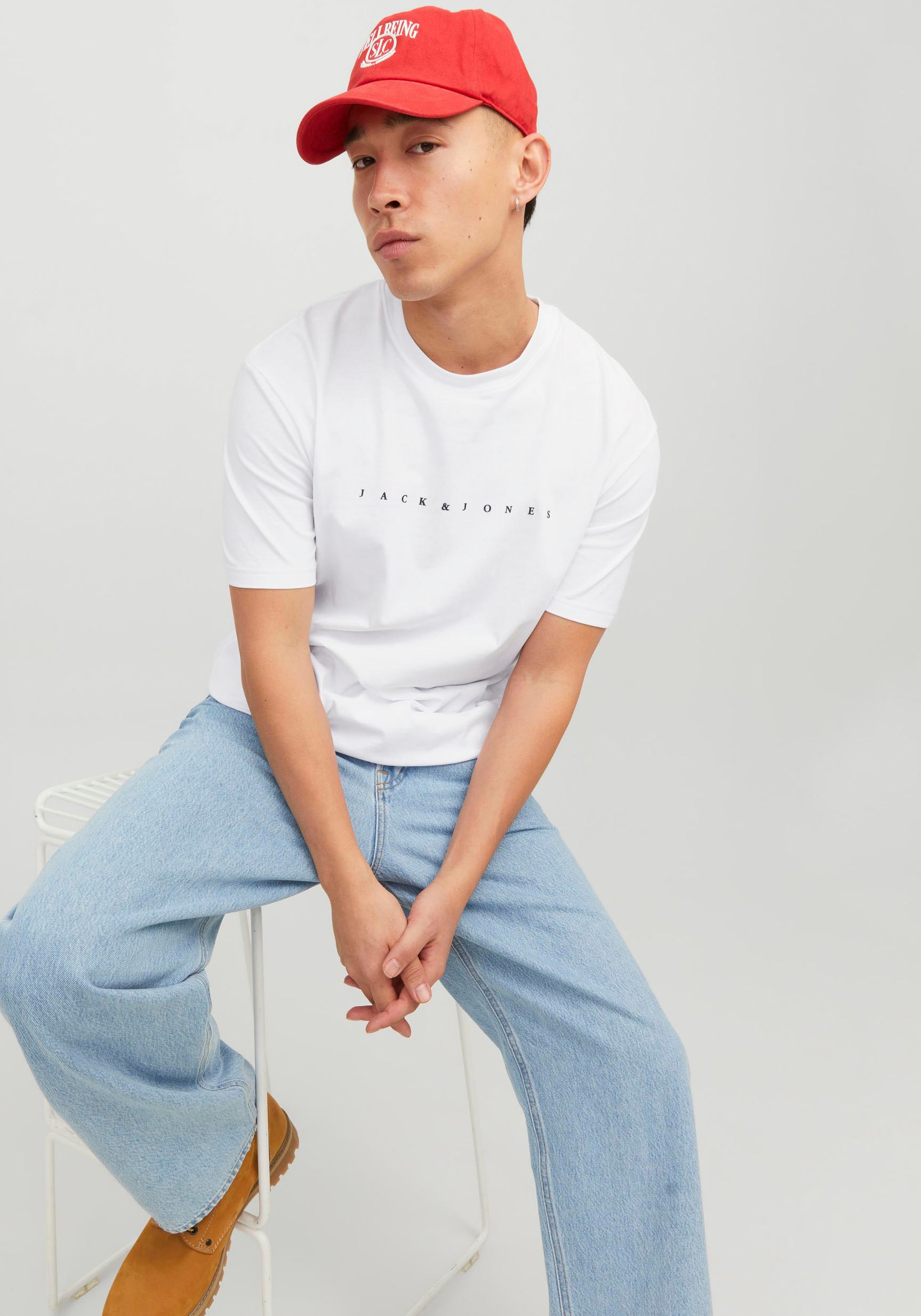 Jack & Jones Rundhalsshirt »JJESTAR JJ TEE SS NOOS«, mit Logo Schriftzug