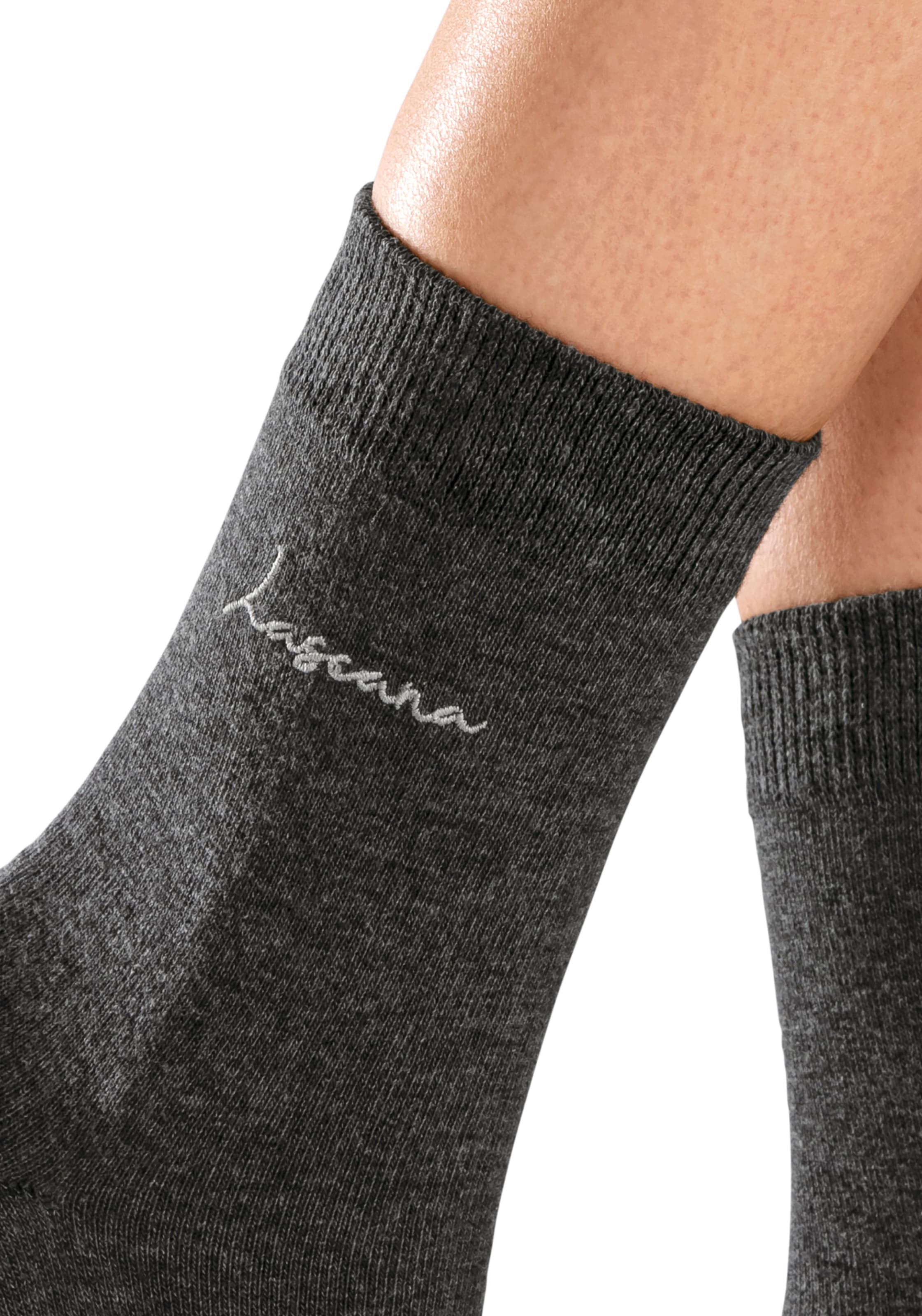 LASCANA Basicsocken, (Box, 7 Paar), mit hochwertiger Logo Stickerei