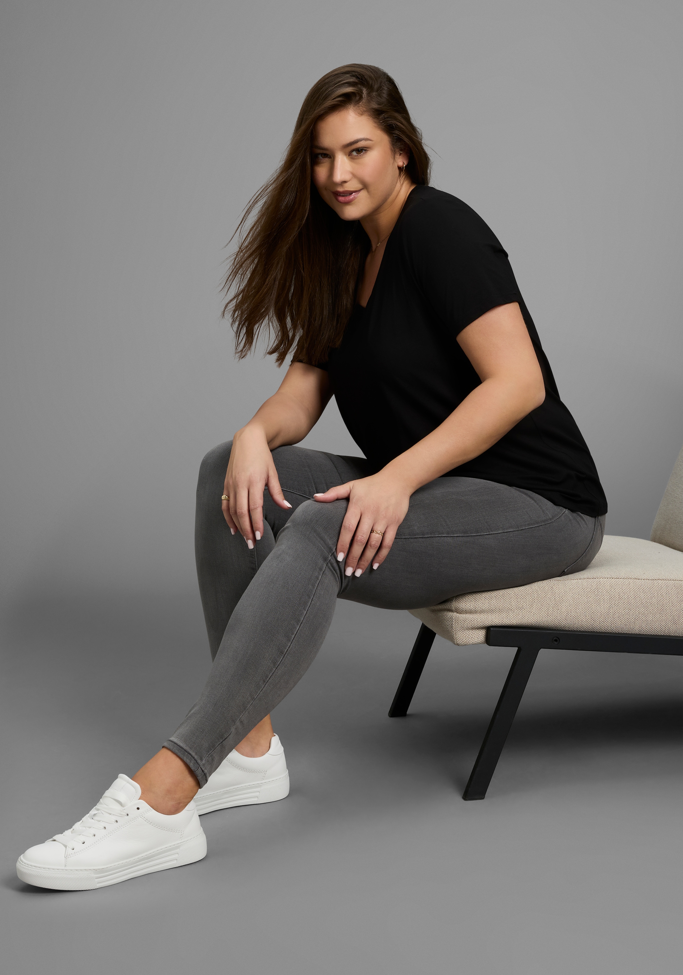 Laura Scott CURVE T-Shirt mit V-Ausschnitt aus fließender Viskose - GROSSE GRÖSSE