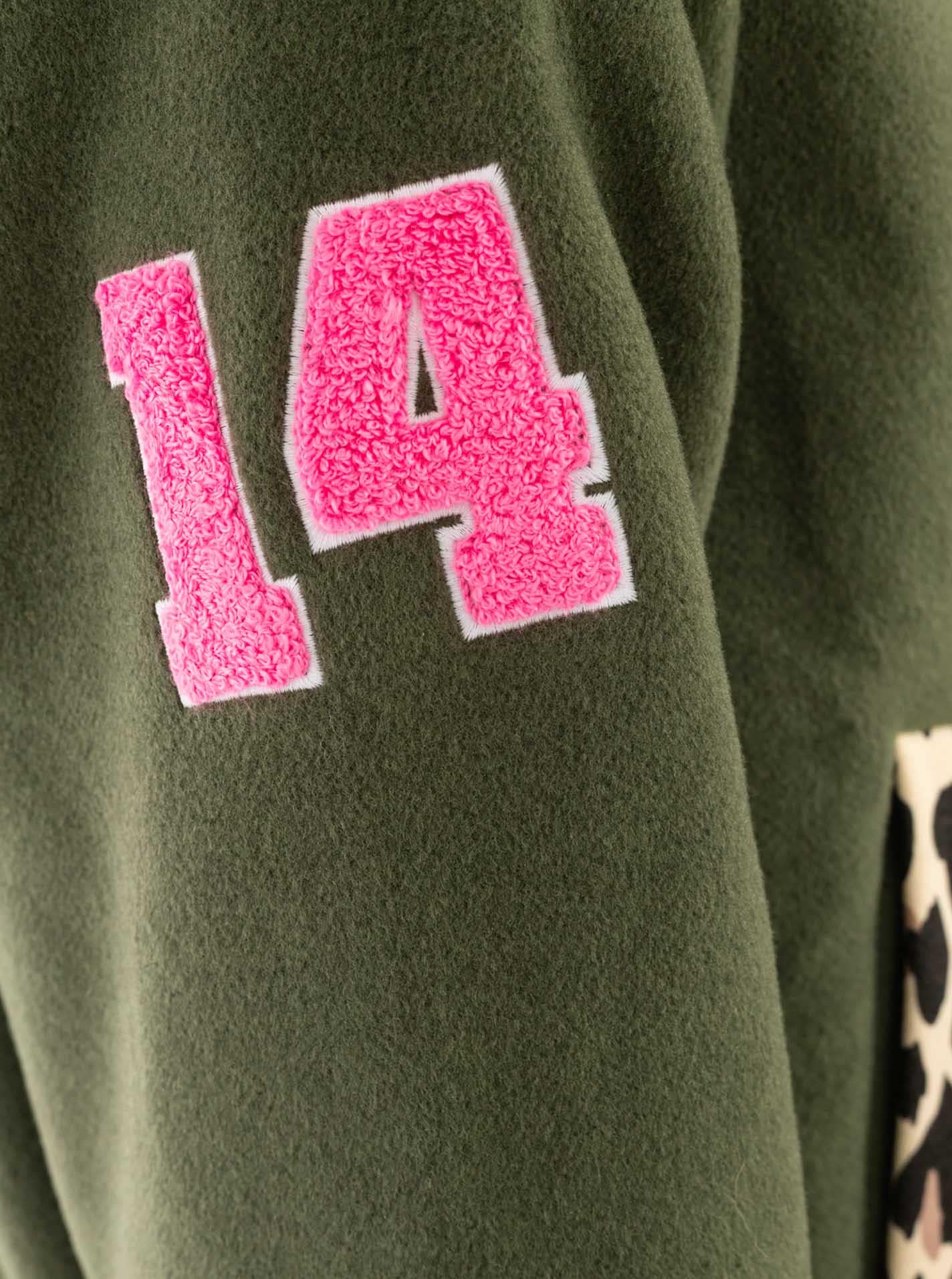Zwillingsherz Bomberjacke »„College Leo“« gestreifte Bündchen, Leodetails und Futter, Druckknopfleiste