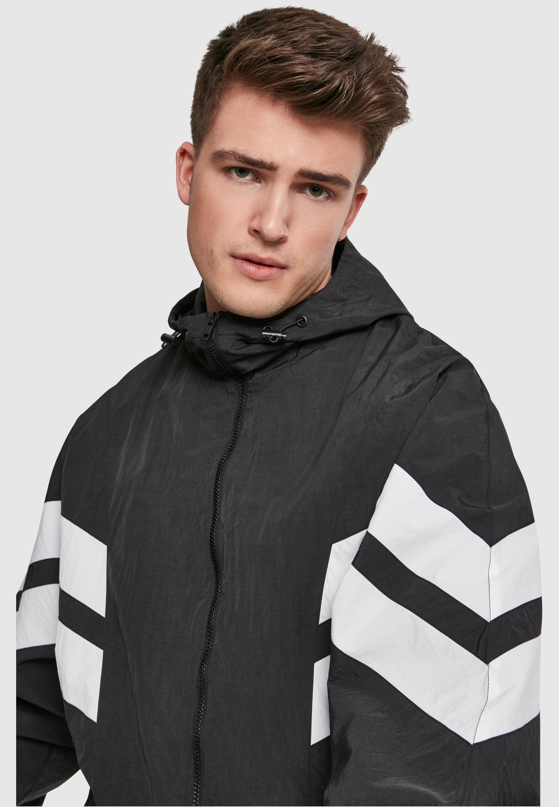 URBAN CLASSICS Allwetterjacke »Urban Classics Herren Crinkle Panel Track Jacket« 1 Stk. tlg. mit Kapuze