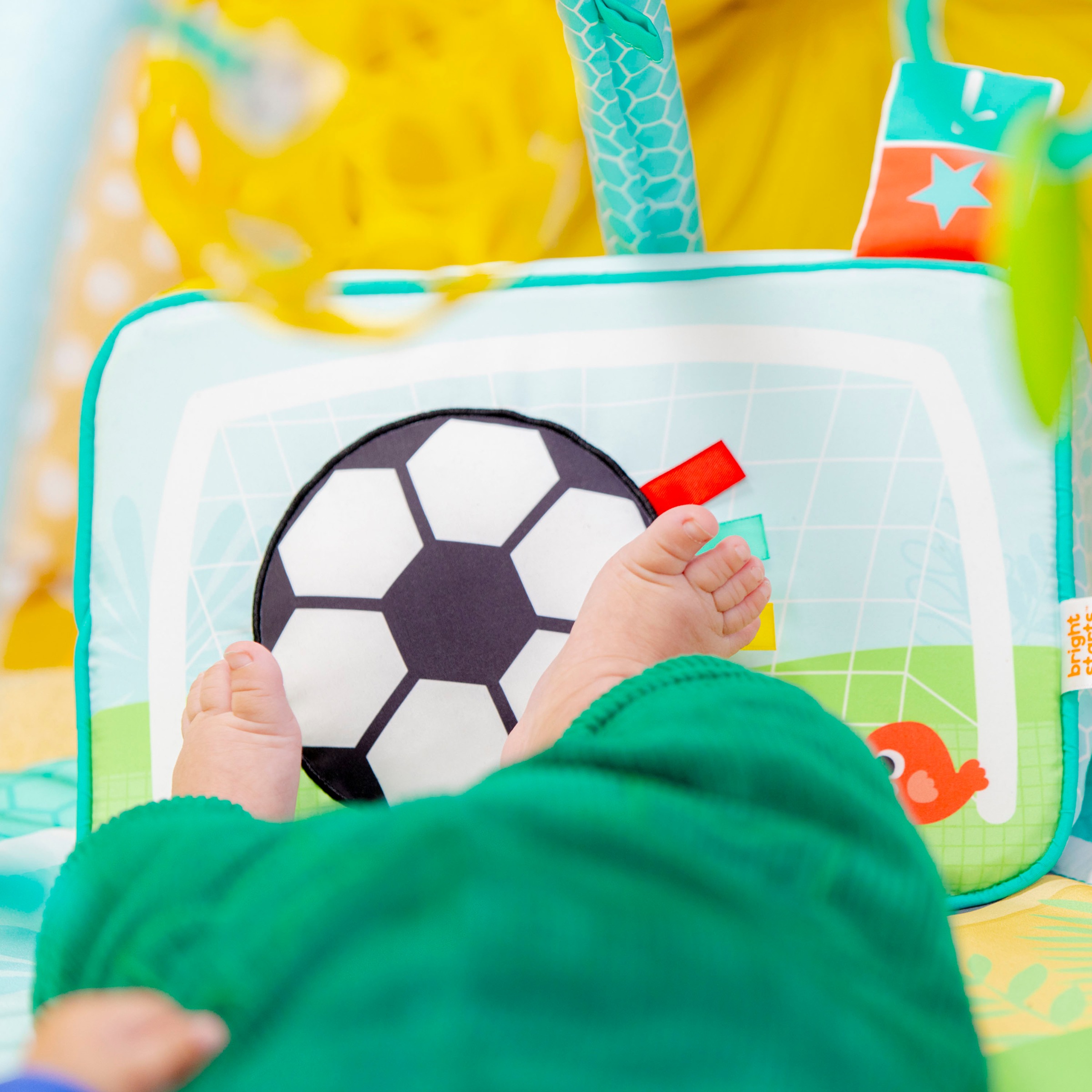 Bright Starts Spielbogen »Grip & Kick Activity Gym«, mit Licht- und Soundeffekt