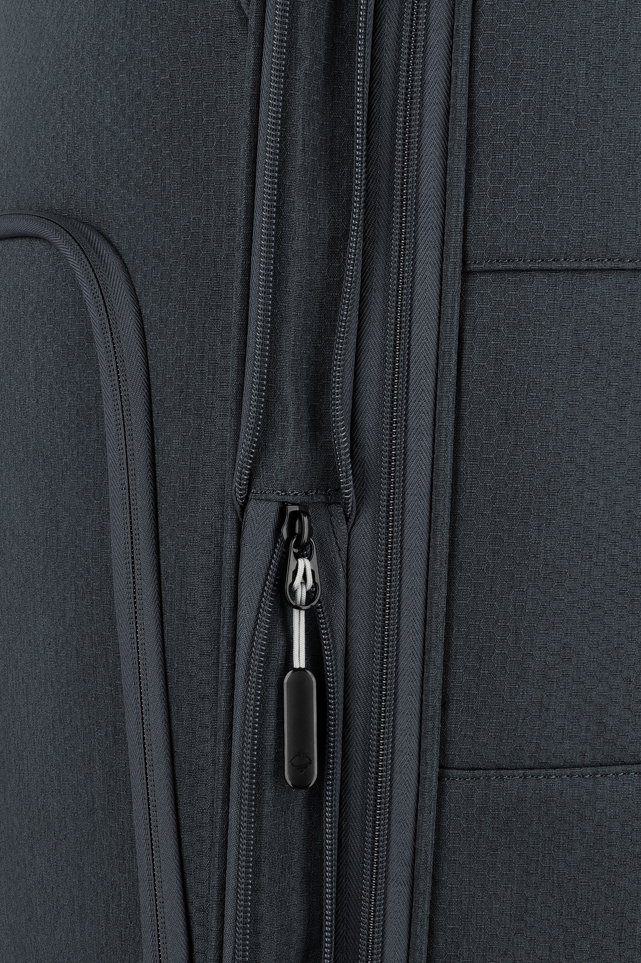 travelite Trolley »KICK OFF Reisekoffer« 69 l 4 Rollen 4 Doppelrollen, Außentaschen und Packgurte – leicht und robust