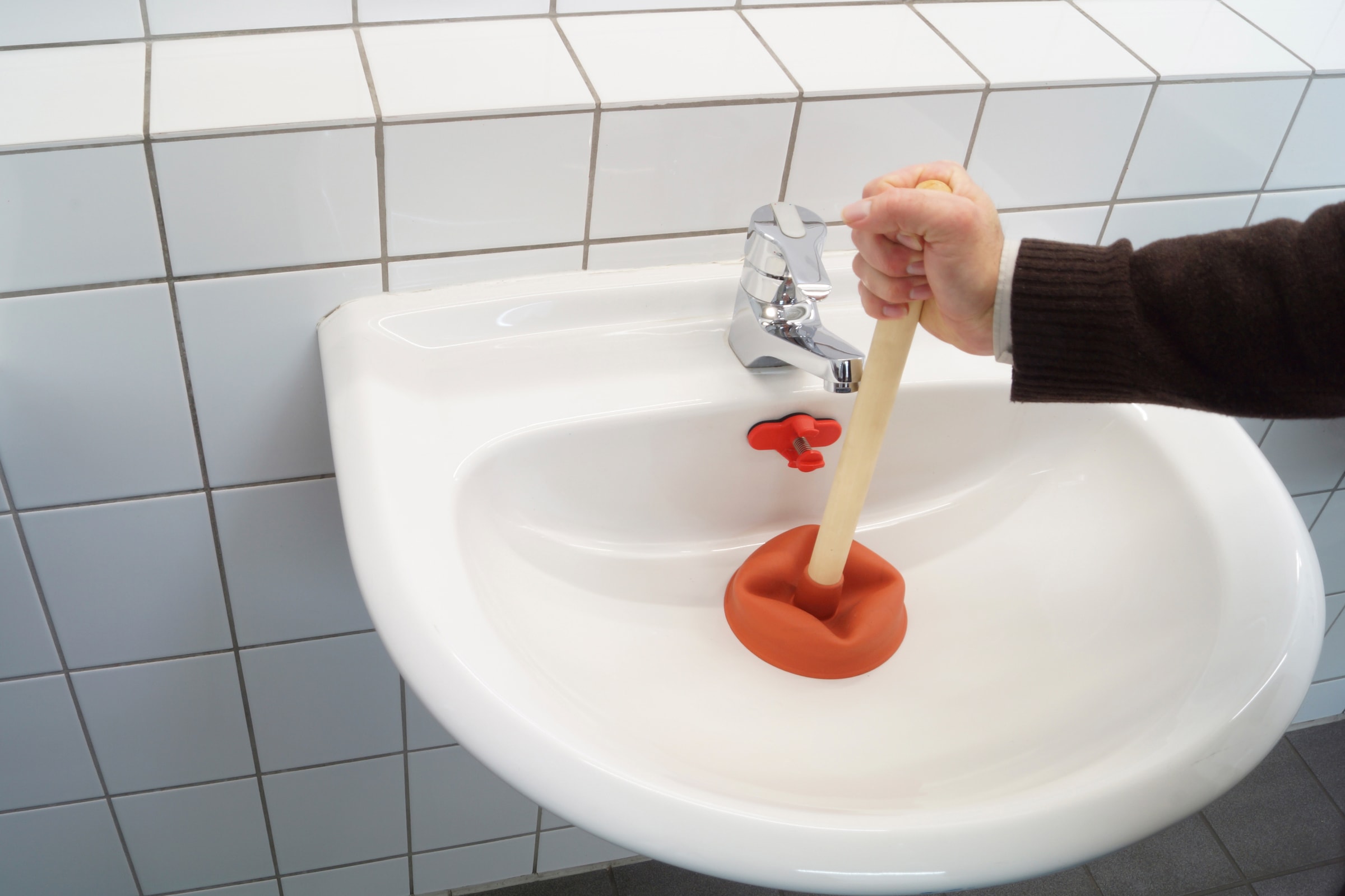 CORNAT Pümpel Set, 2 tlg. tlg. mit Überlaufschnuller und Ausgussreiniger