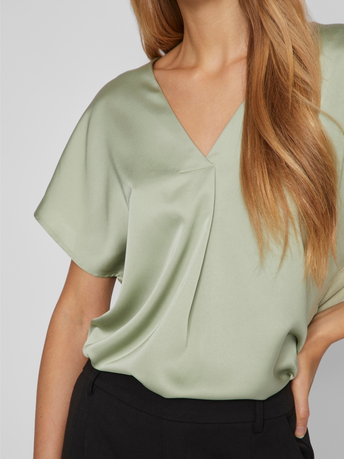 Vila V-Shirt »VIELLETTE V-NECK S/S SATIN TOP - NOOS«