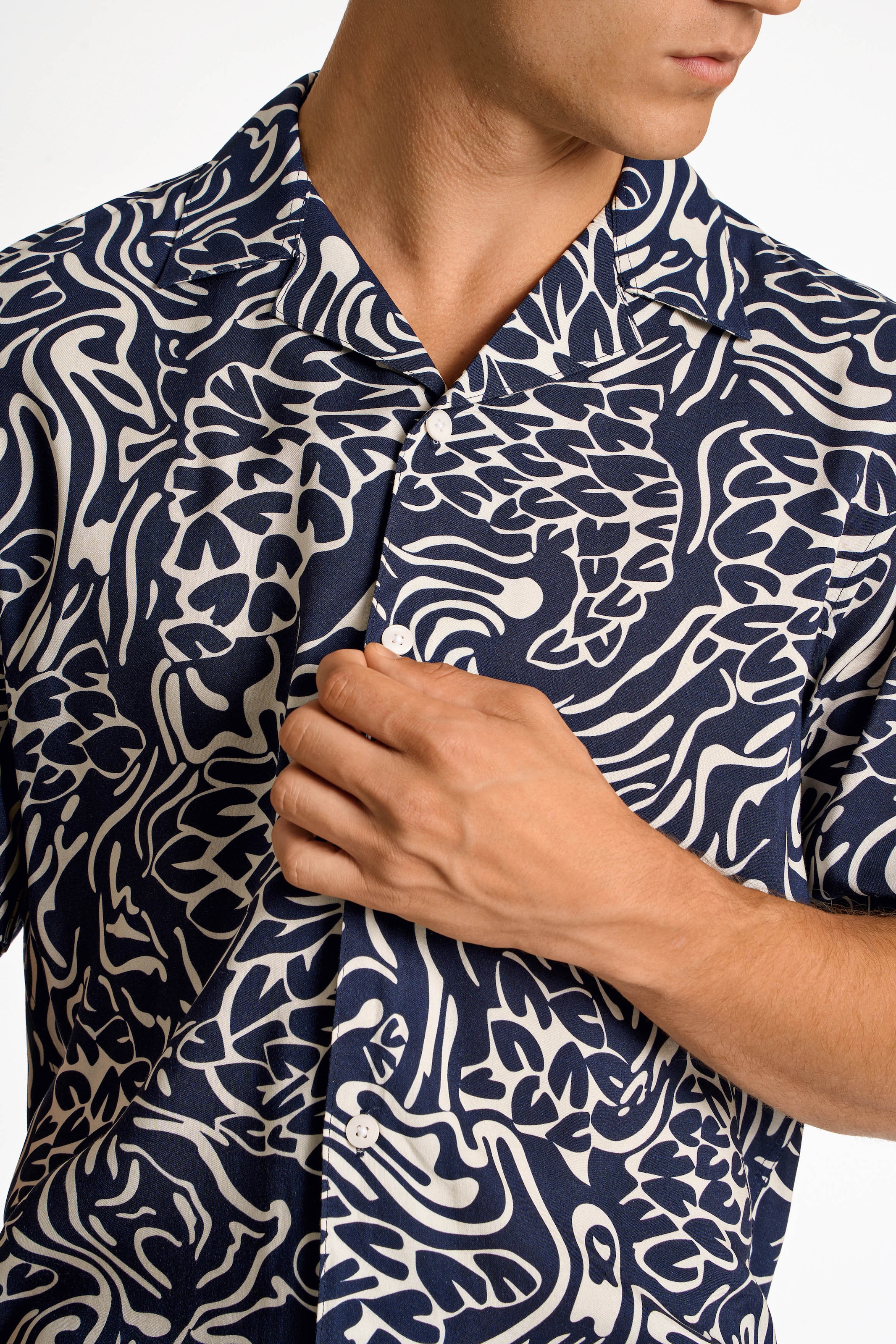 LINDBERGH Print-Shirt mit Muster und aus reiner Viskose