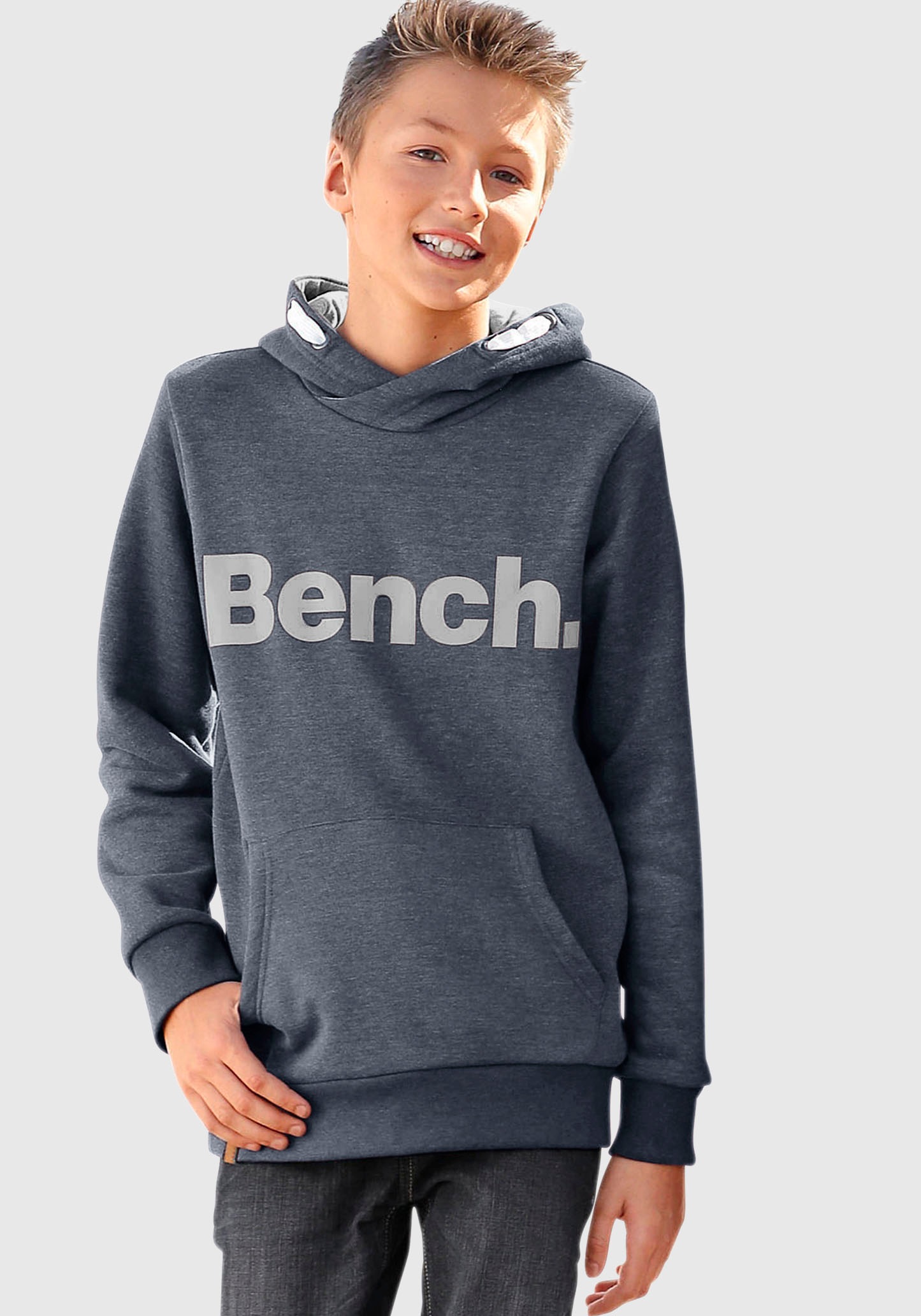 Logo-Druck »Basic«, bestellen vorn mit online Bench. großem Kapuzensweatshirt