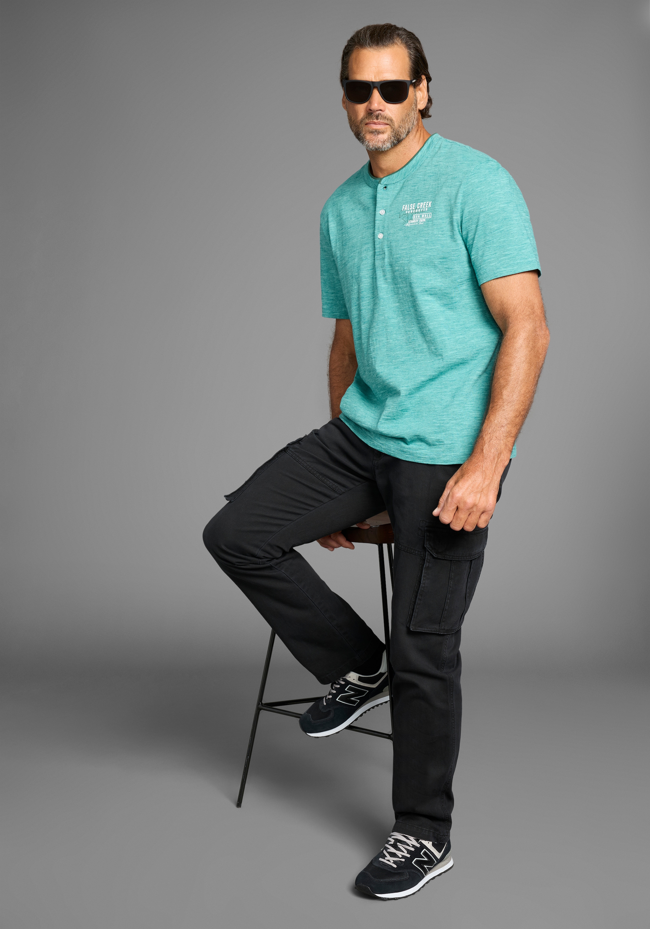 Man's World Henleyshirt, mit Stehkragen-Optik und funktionaler Knopfleiste