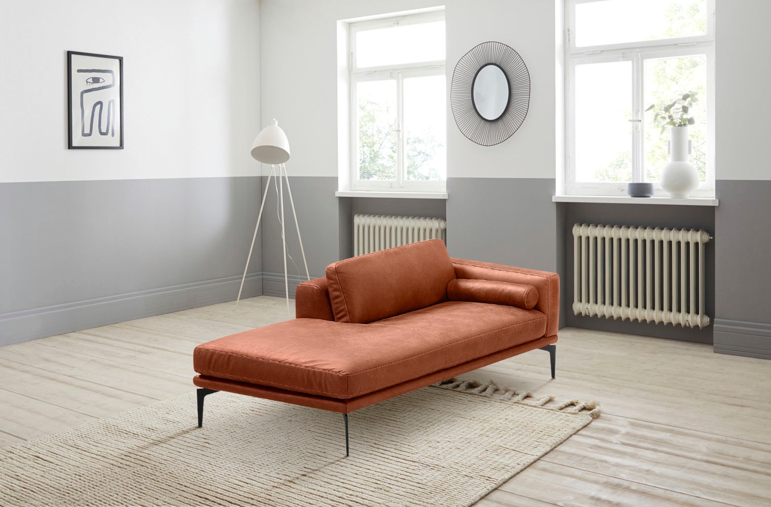 Egoitaliano Ottomane »Masu, Design trifft super Sitzkomfort, mit toller Detailverarbeitung« Rückenkissen und Armteilrolle für mehr Komfort, mit Metallfüßen