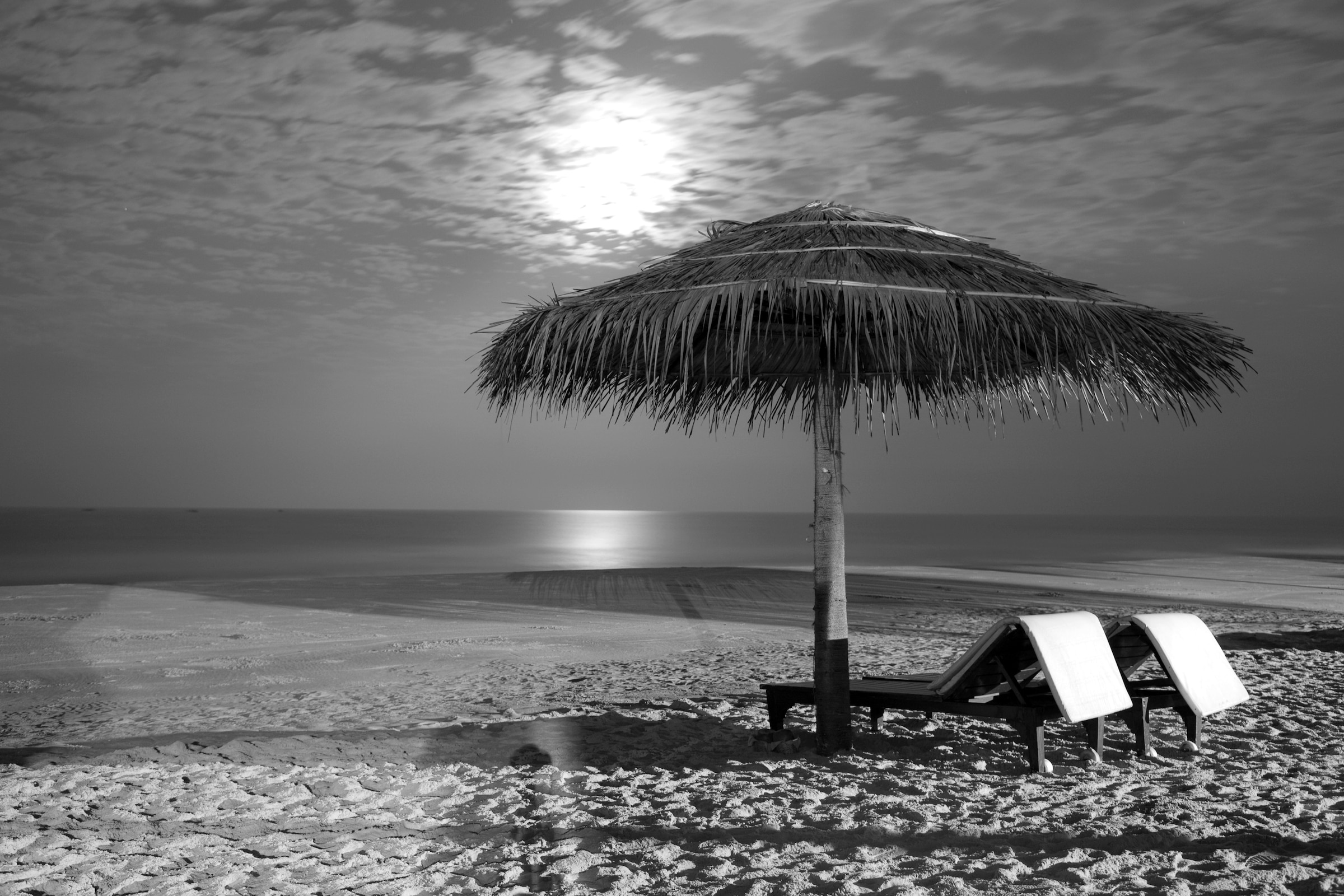 Papermoon Fototapete Strand Schwarz & Weiß günstig online kaufen