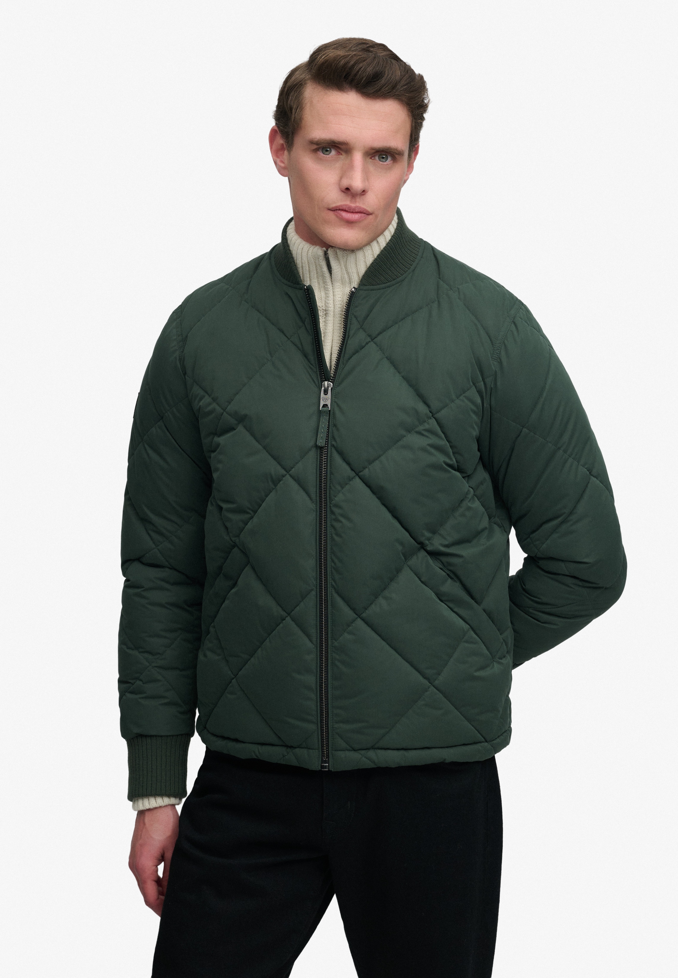 Superdry Steppjacke »DIAMOND QUILT JACKET« Regular Fit, mit Reißverschluss, aus Polyester und Kunstfaser