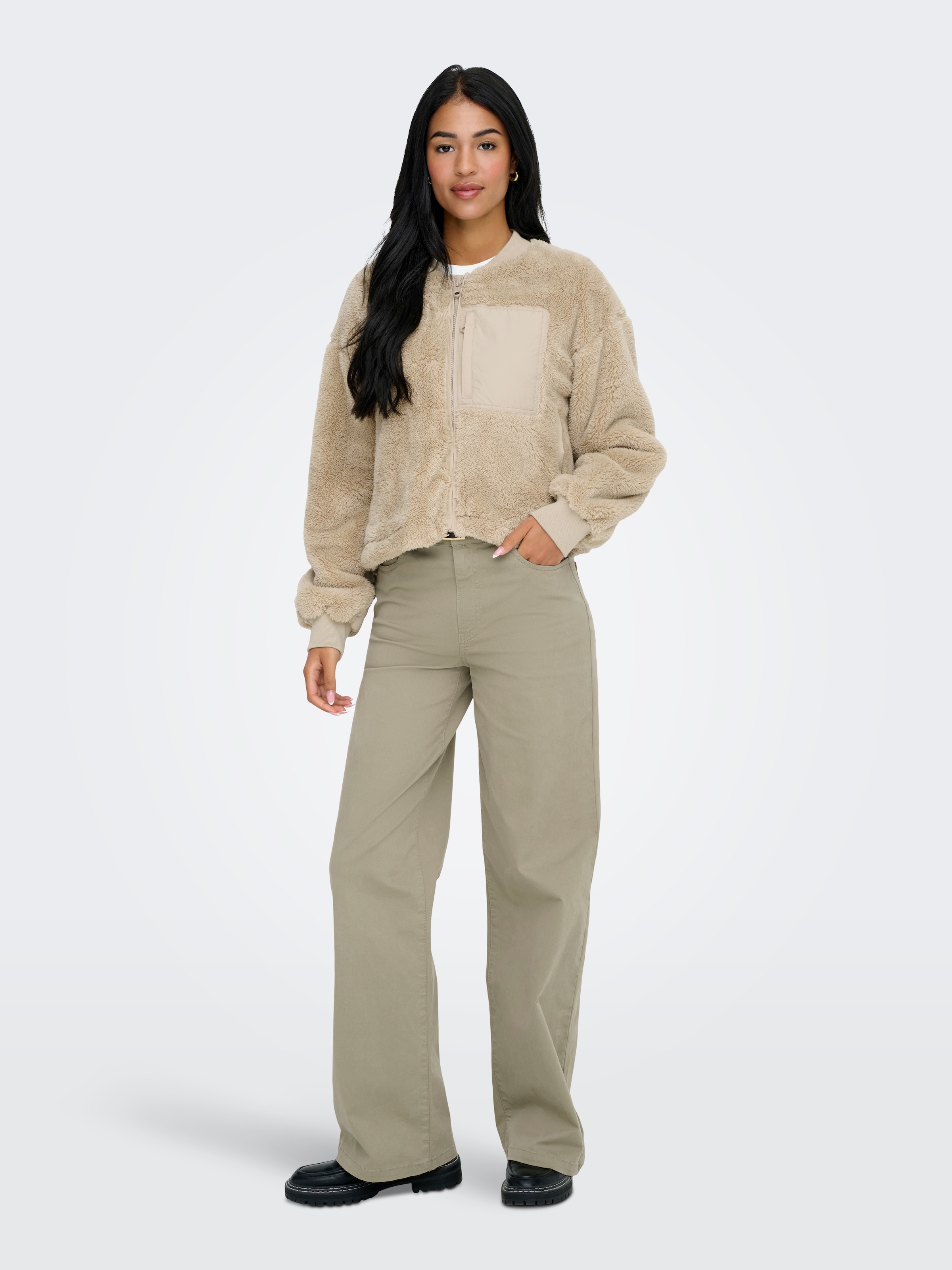 ONLY Plüschjacke »ONLANNA CONTACT LIFE SHORT JACKET CC OTW« Brusttasche mit Reißverschluss