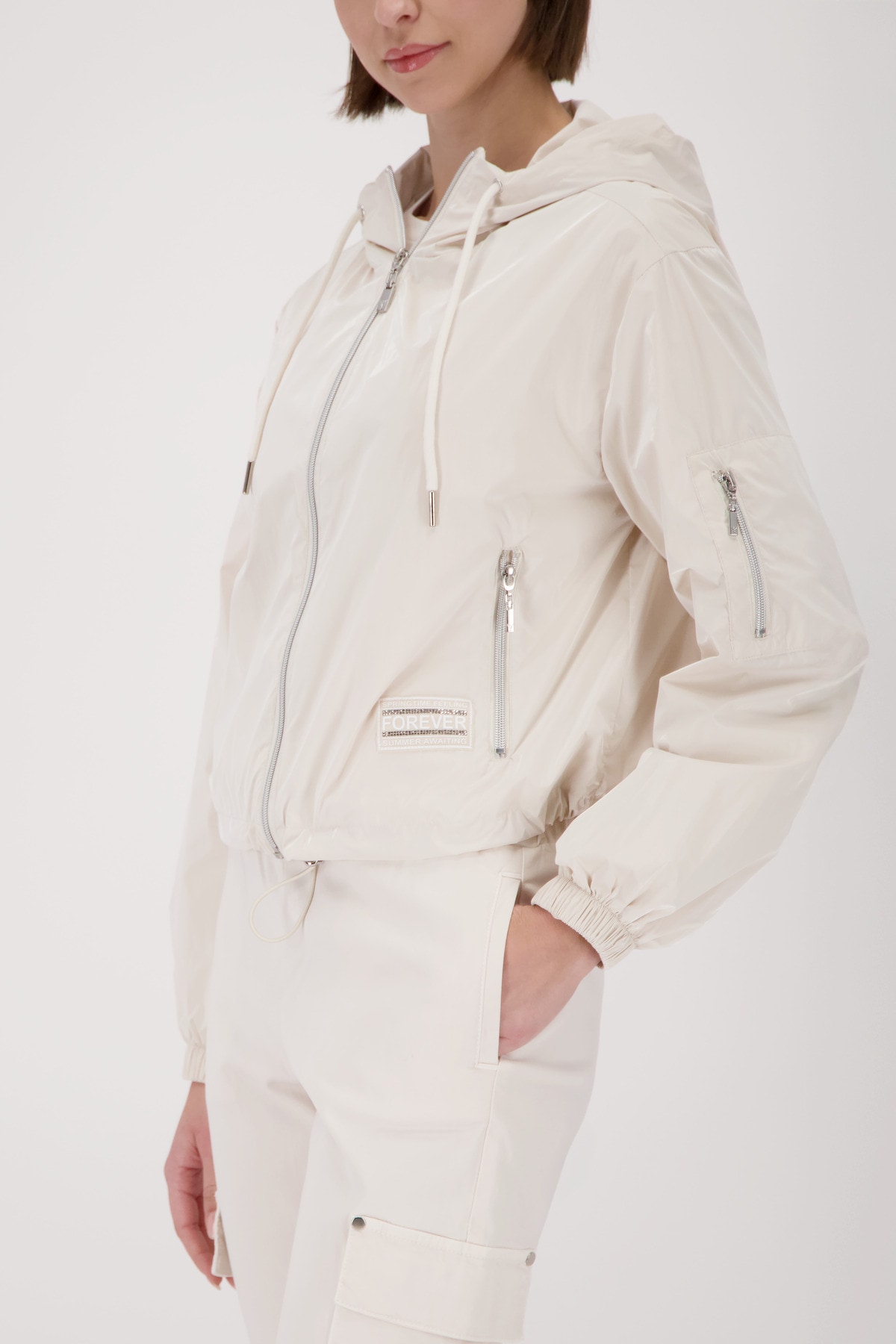 Monari Kurzjacke »Basic Glanznylon« mit Kapuze Regular fit mit Reißverschlusstaschen