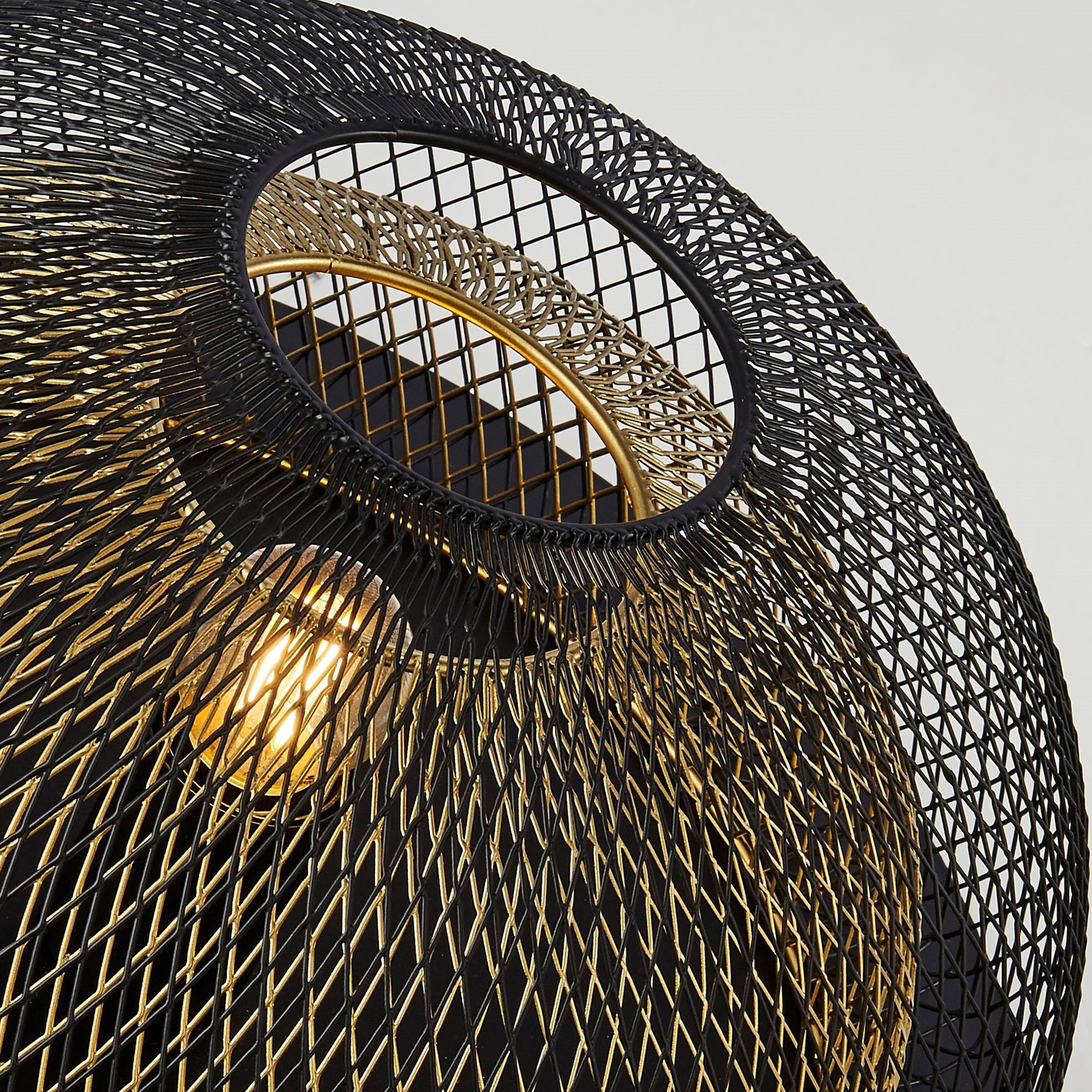 Searchlight Deckenleuchte »Honeycomb Flush - Black Metal & Gold Mesh« E27 1 Stk.