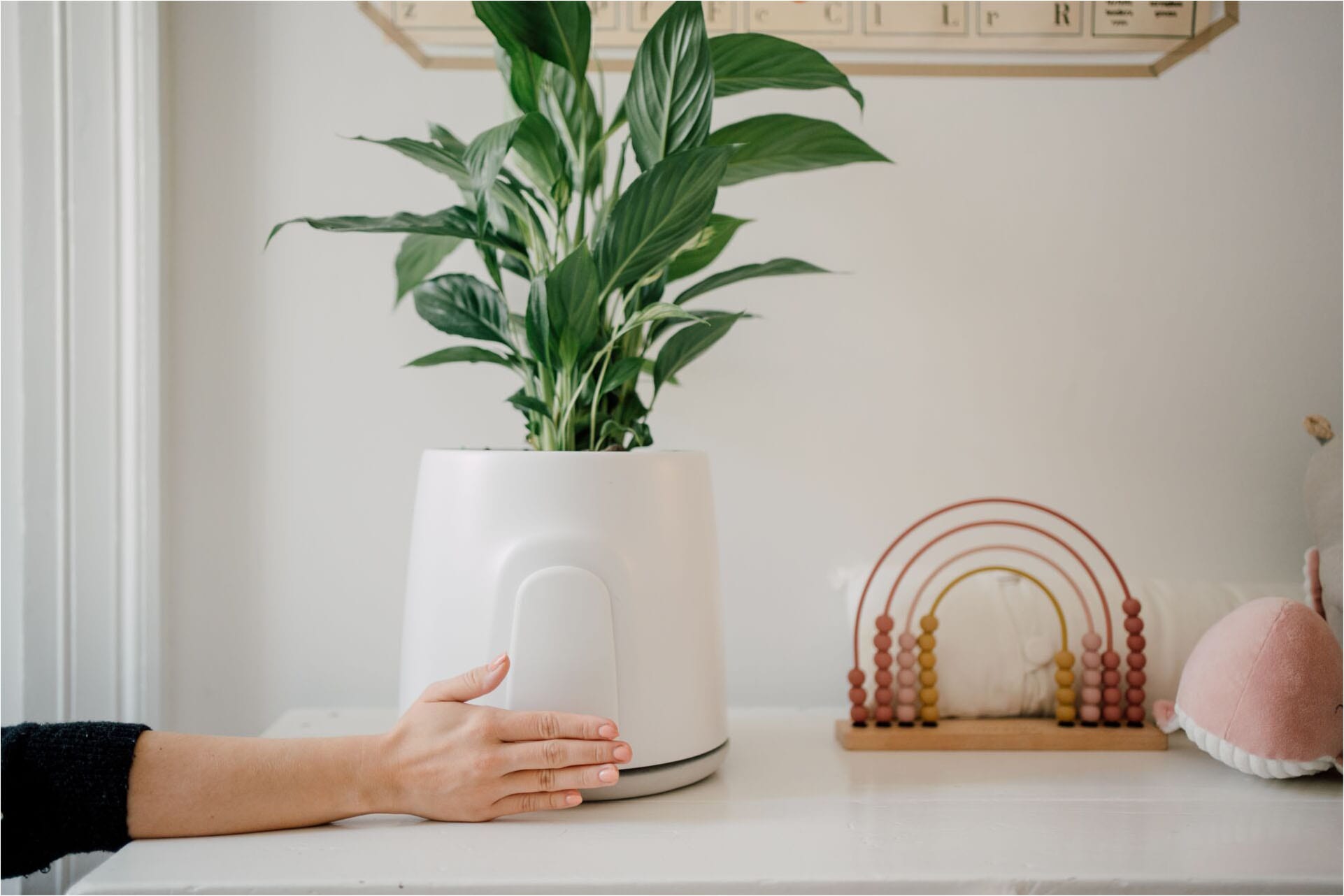 Vitesy Luftreiniger »Natede Smart – Smarte Luftreinigung und stilvoller Blumentopf«, für 20 m² Räume, Waschbarer Filter, App-Steuerung, Selbstbewässerung Blumentopf