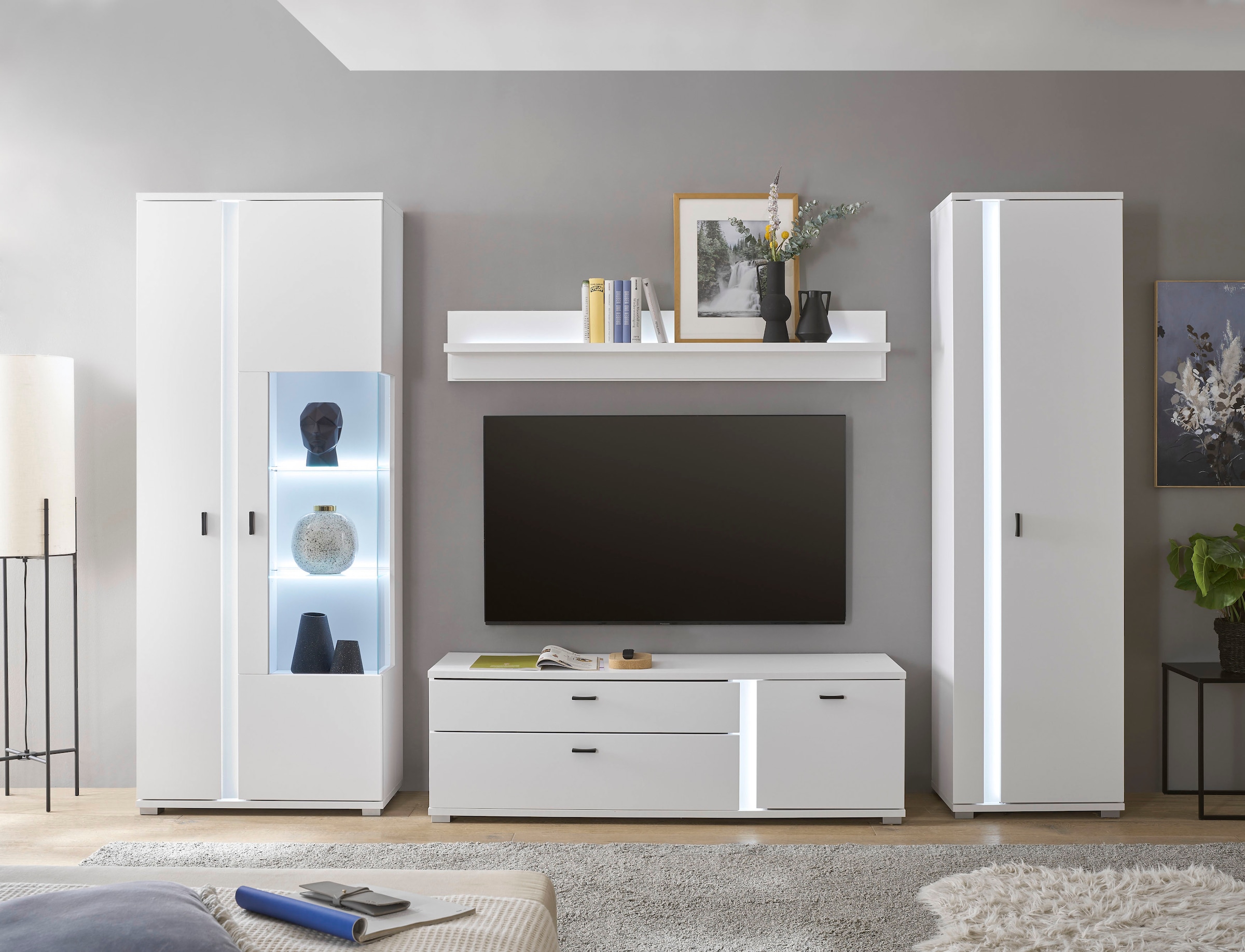 INOSIGN Wohnwand »LONG ISLAND«, (Set, 4 St.), in moderner Trendfarbe,inklusive senkrechter Beleuchtung,Breite 305 cm