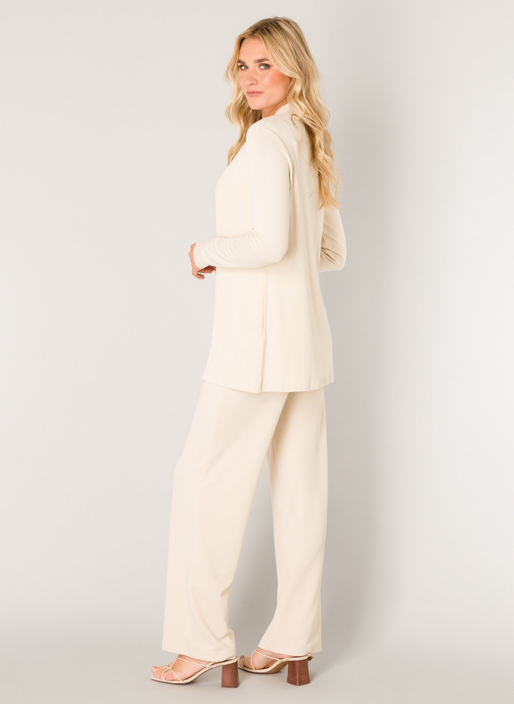 Base Level Strickjacke »Yayla« In elastischem Feinstrick