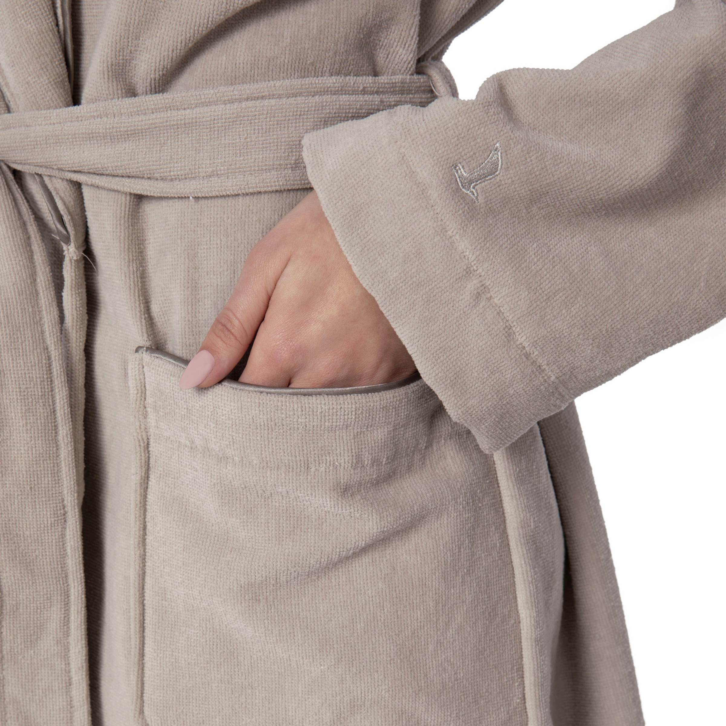 Möve Unisex-Bademantel »Schalkragen Velours, ideal für Sauna & Spa, Hotelbademantel«, (1 St.), edel gestalteter Saum