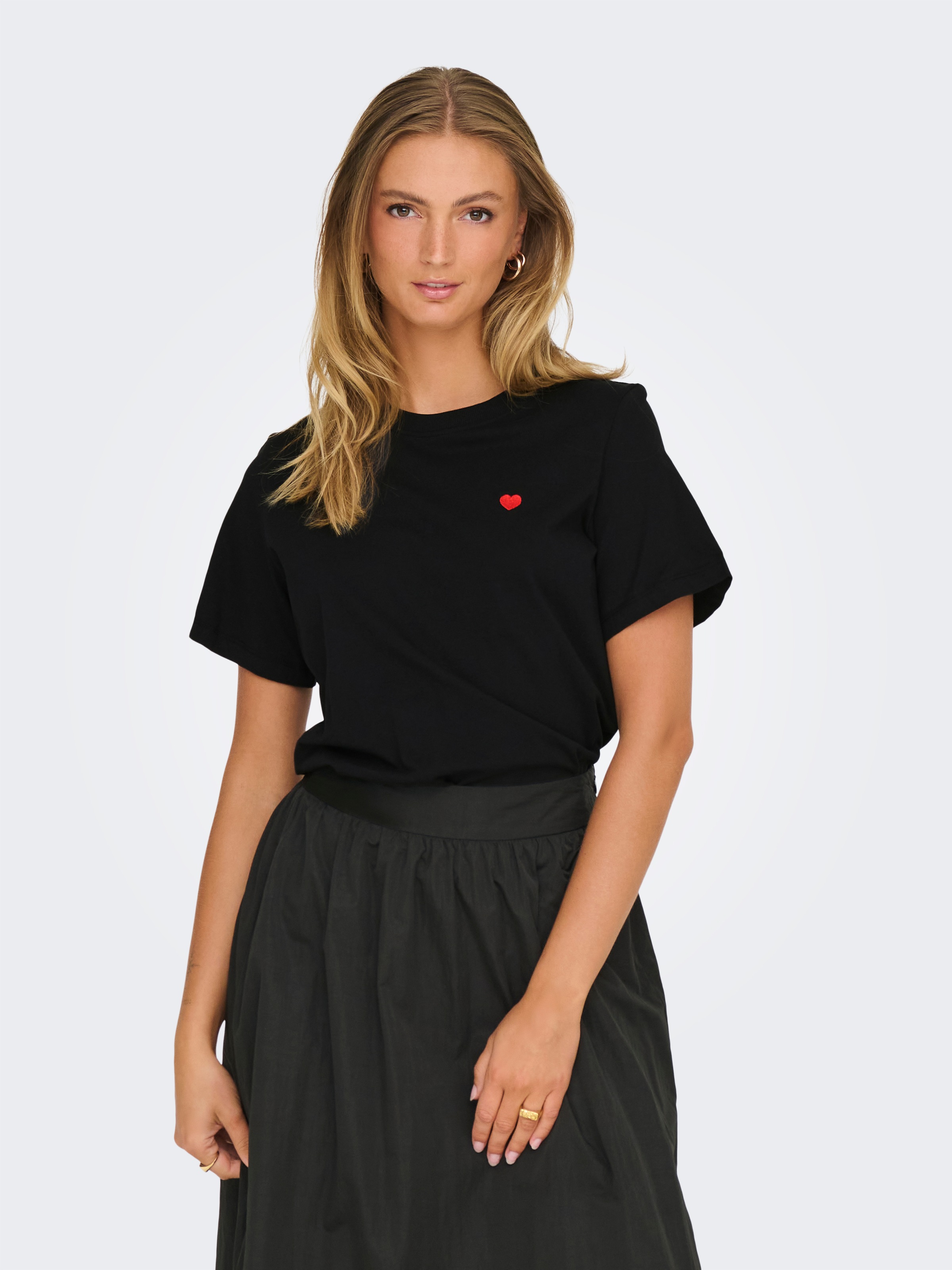 JDY Kurzarmshirt »JDYPISA S/S PRINT TOP JRS NOOS«, mit Herz Stickerei