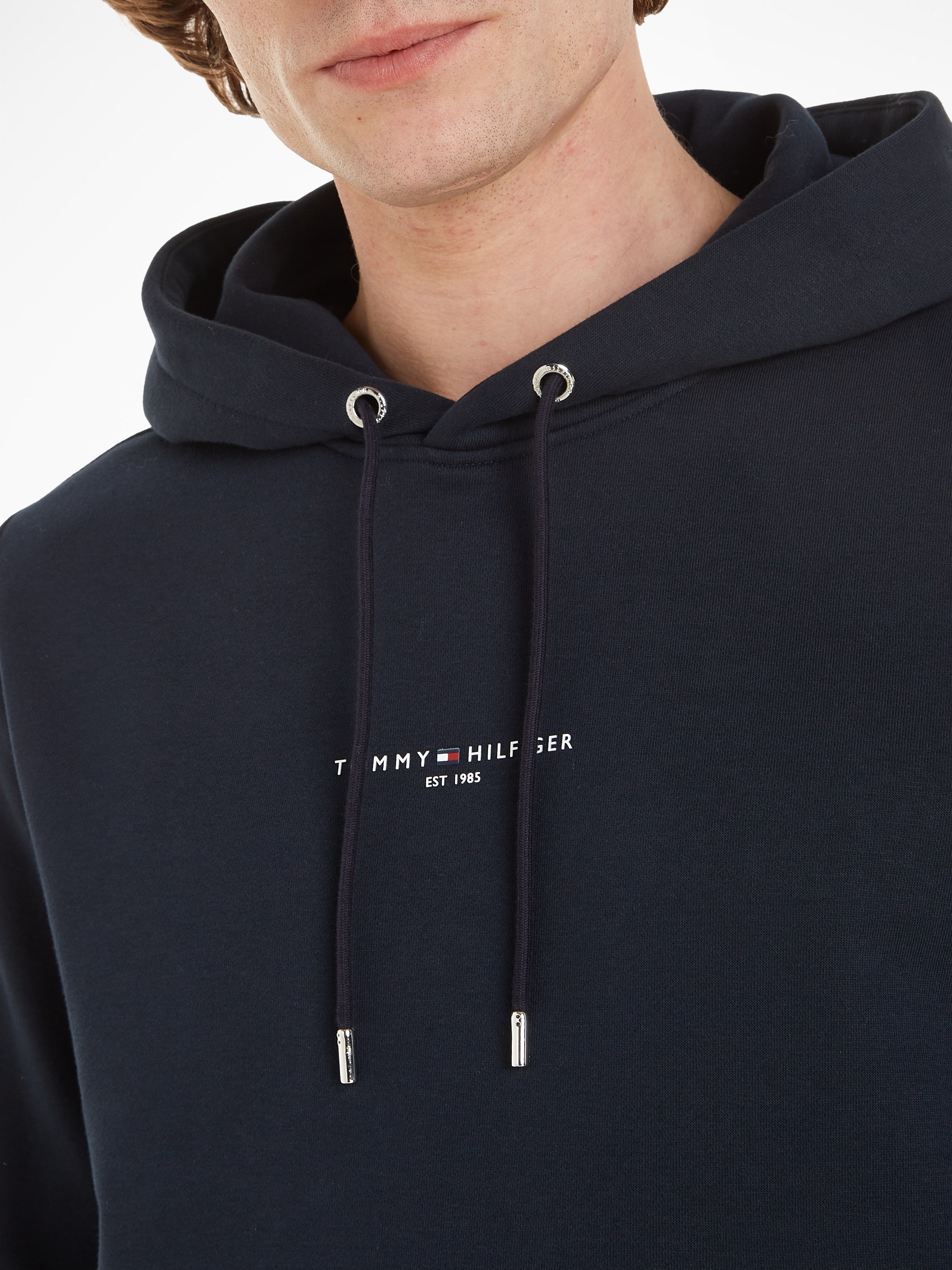 Tommy Hilfiger Hoodie »TOMMY LOGO TIPPED HOODY« Tommy-Tape innen am Ausschnitt, Flag-Stickerei am Ärmel