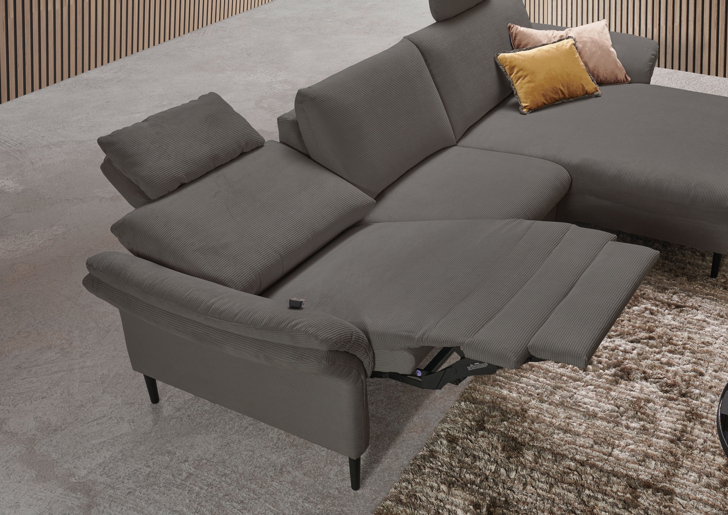 Places of Style Ecksofa »Sarsina: mit Tonnentaschen-Federkern, perfekt zum Entspannen L-Form«, inklusive 1 motorischen Relaxfunktion mit Herz-Waage-Beschlag