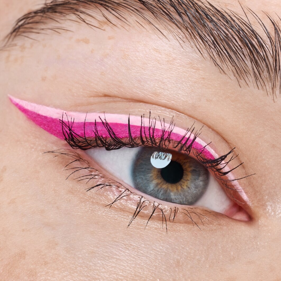Catrice Eyeliner »Matte Liner Water-Activated Eyeliner«, Vegane wischfeste Textur mit leuchtenden Farben.