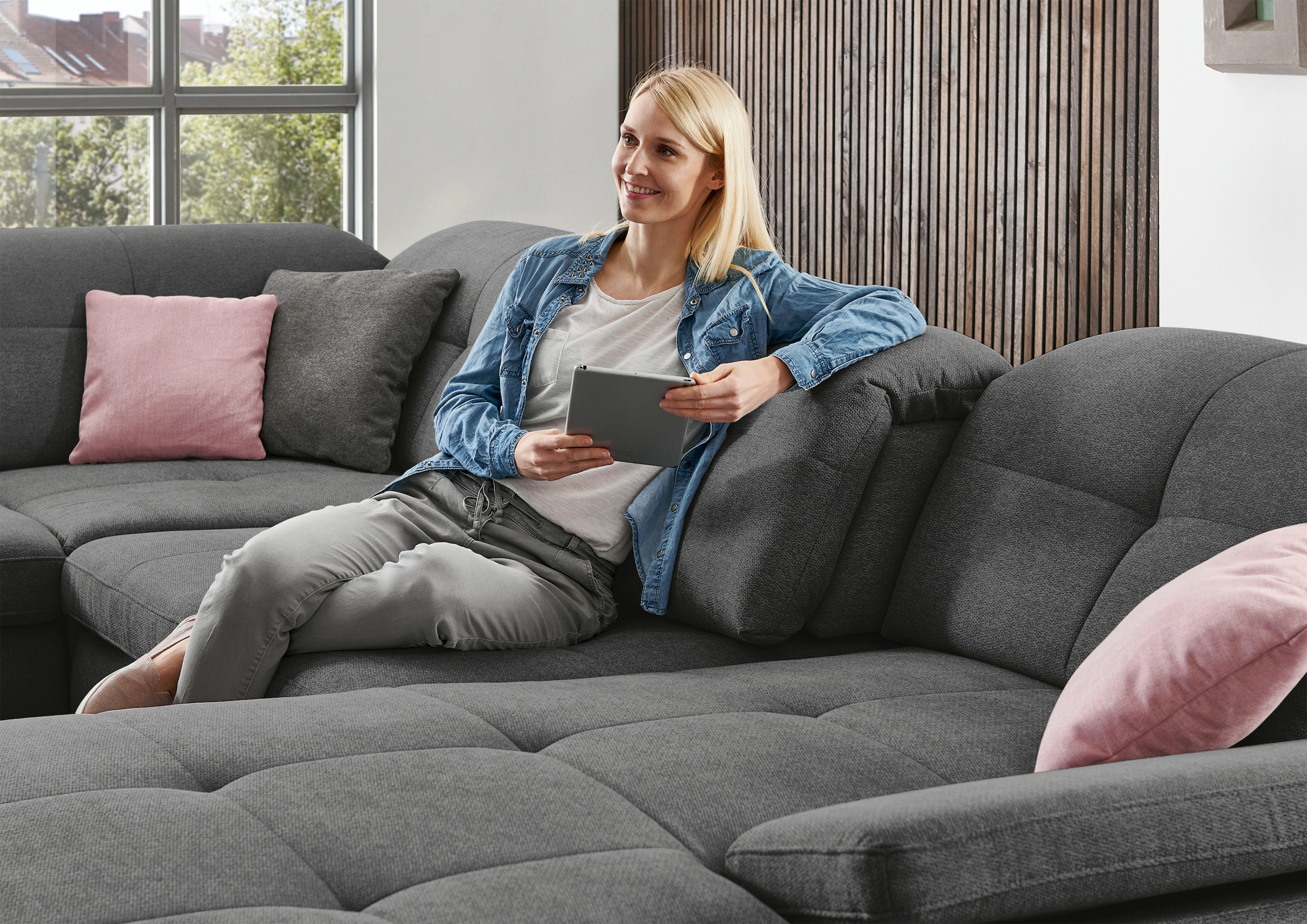 Die PlanBar Ecksofa »MP-IN16012 L-Form, mit Federkern-Polsterung«, inkl. Sitztiefenverstellung wahlweise mit weiteren Funktionen